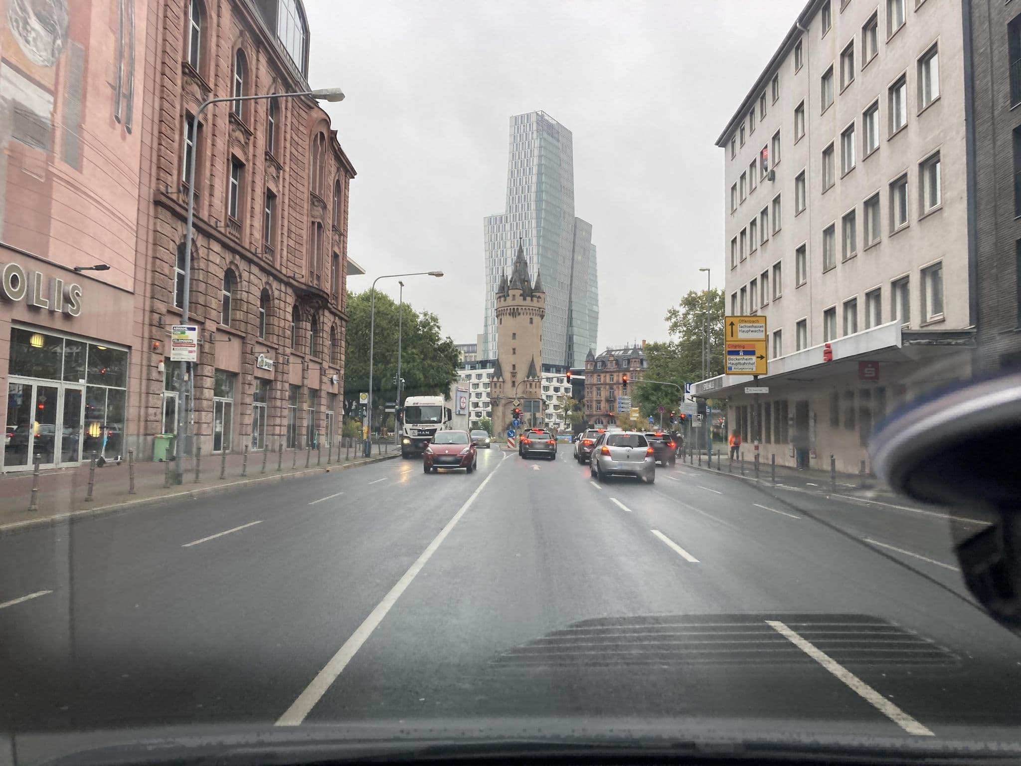 Street view near Numa Frankfurt Bloc, Frankfurt am Main — © robffm (CC BY-SA · Mapillary)