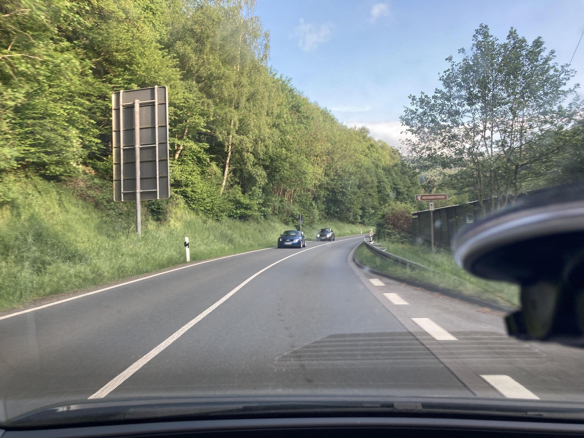 Street view near Wohnmobil-Stellplatz Taunus Mobilcamp, Schmitten — © robffm (CC BY-SA · Mapillary)
