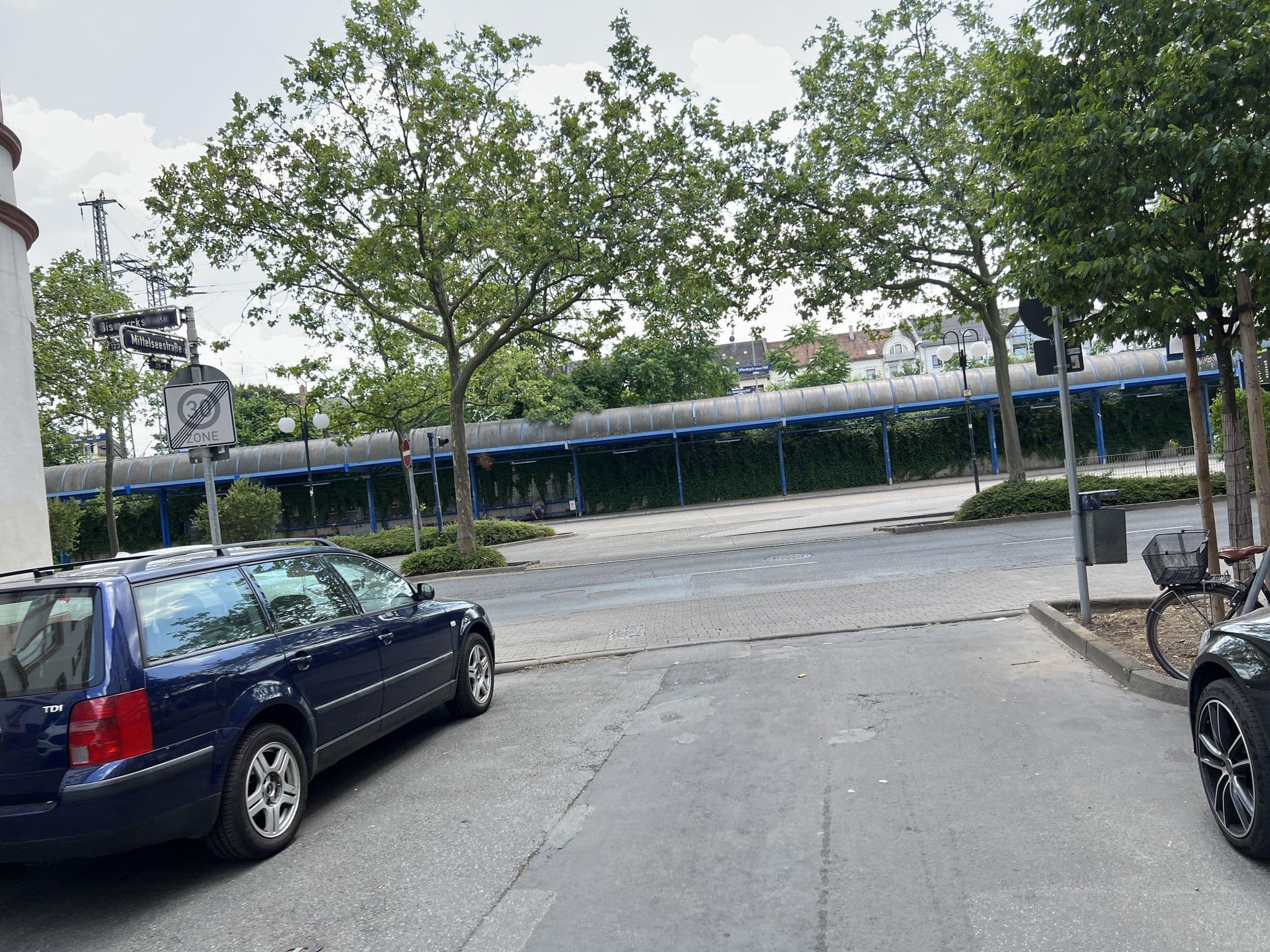 Street view near Green Residence Boutique Lofts & Villa am Park / ECO, Offenbach — © robffm (CC BY-SA · Mapillary)