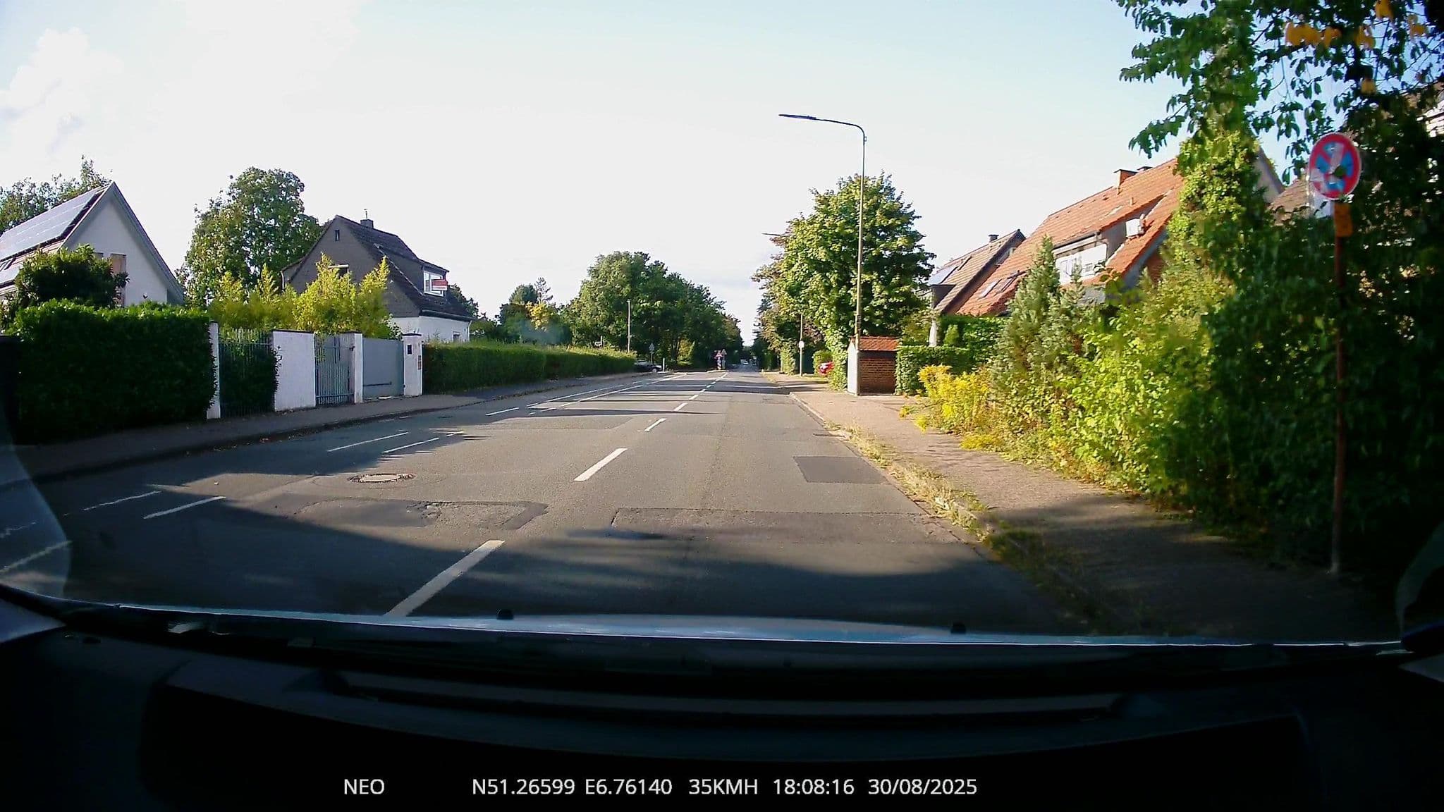 Street view near Guesthouse Iris, Düsseldorf-Pempelfort — © TechniPorter (CC BY-SA · Mapillary)