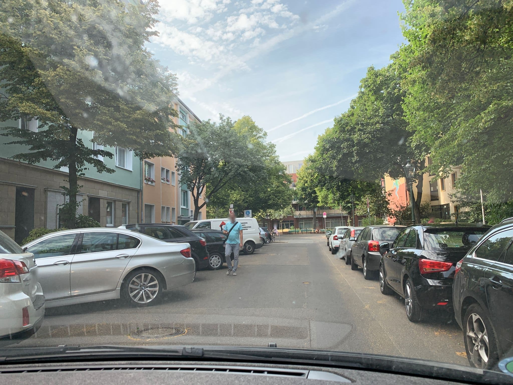 Street view near Apartment Medienhafen, Düsseldorf — © noel (CC BY-SA · Mapillary)