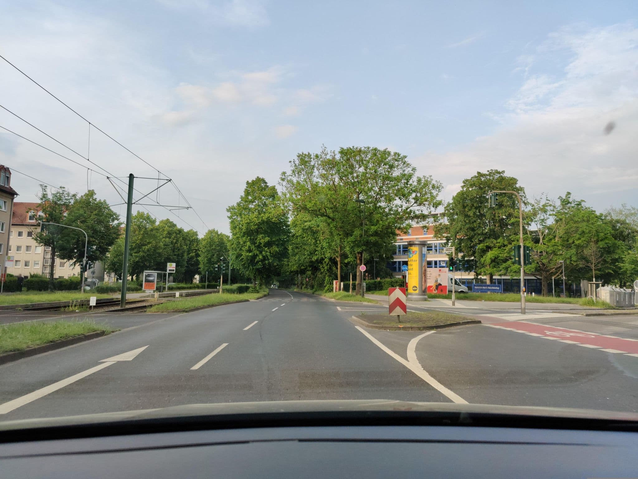 Street view near Auszeit Hotel Düsseldorf - das Frühstückshotel, Düsseldorf — © littlefool (CC BY-SA · Mapillary)