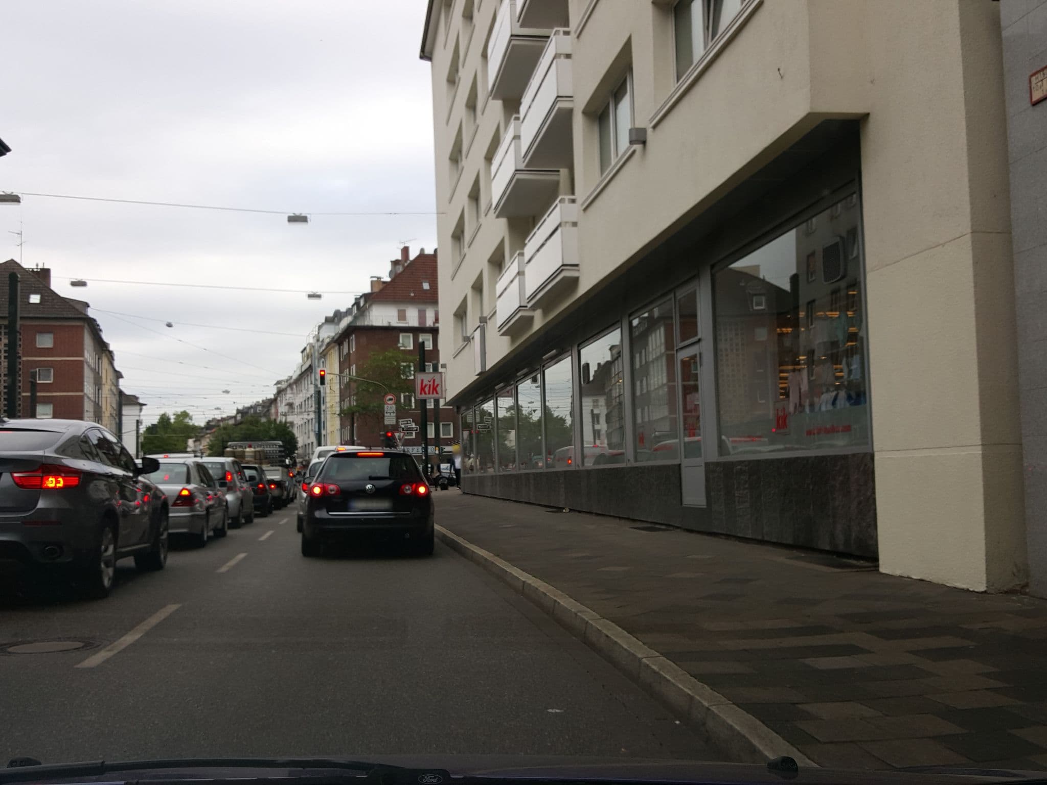 Street view near Belle Etage, Düsseldorf — © xenji (CC BY-SA · Mapillary)