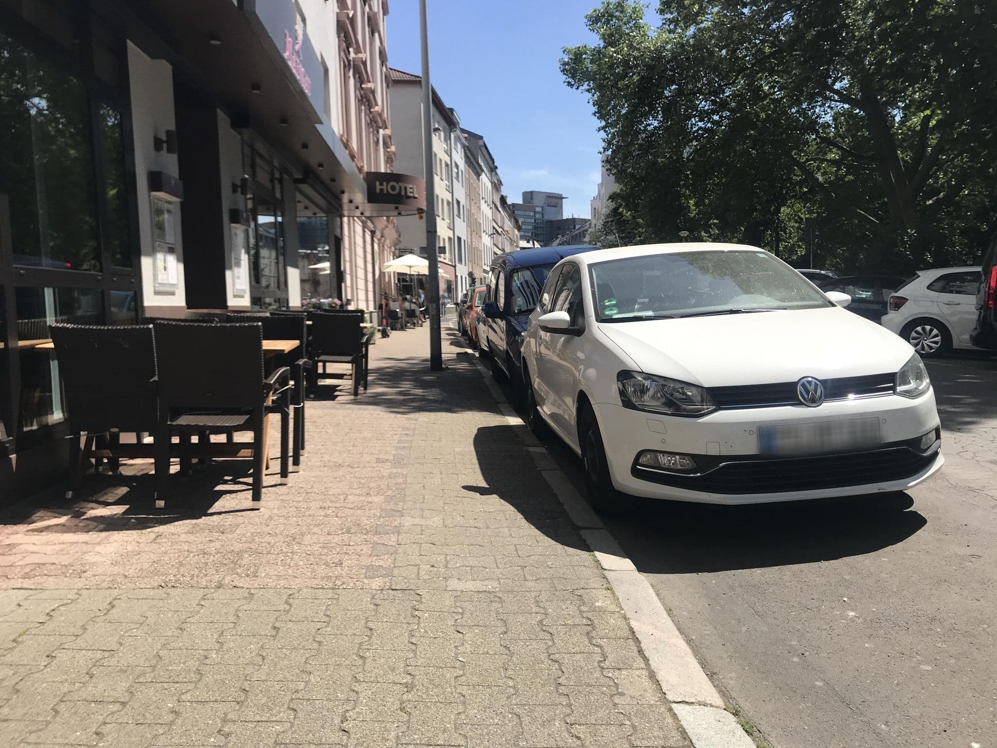 Street view near MAINGAU Hotel- und Gaststätten KG, Frankfurt am Main — © miguel_andrade (CC BY-SA · Mapillary)