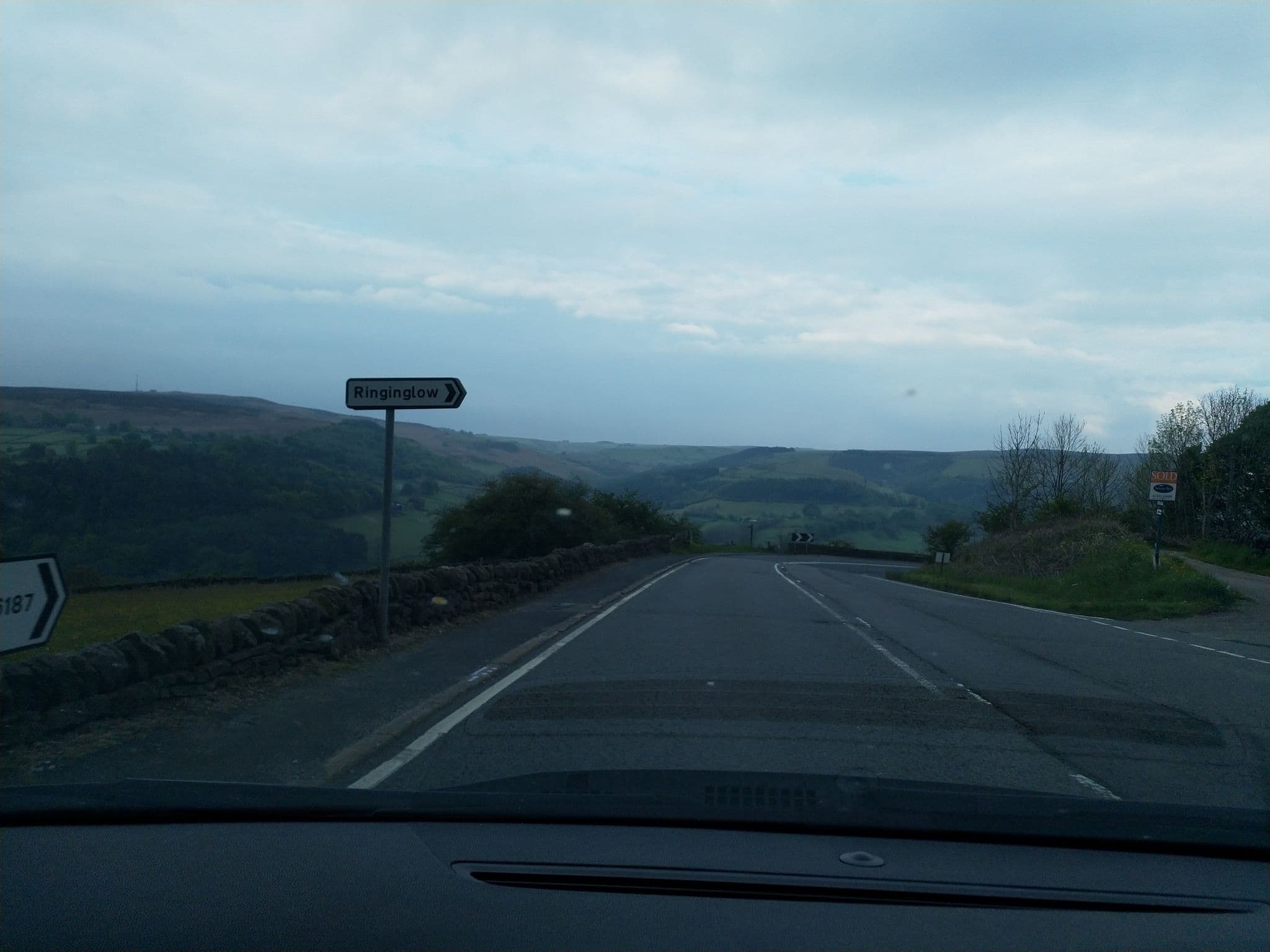 Street view near Whim Cottage, Hathersage — © laye (CC BY-SA · Mapillary)