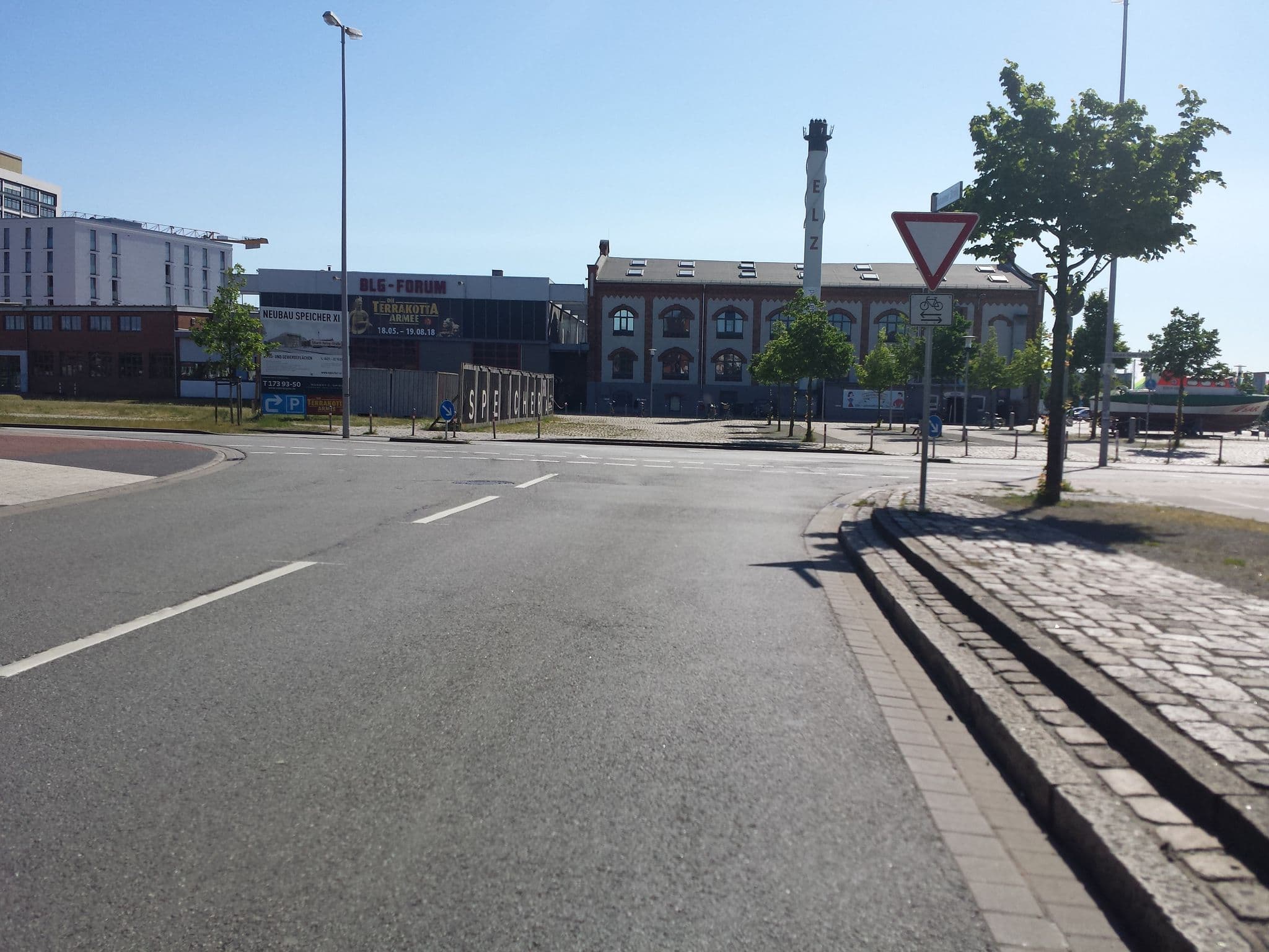 Street view near HafenTraum Indoor Hostel Camp, Bremen — © hubert87 (CC BY-SA · Mapillary)
