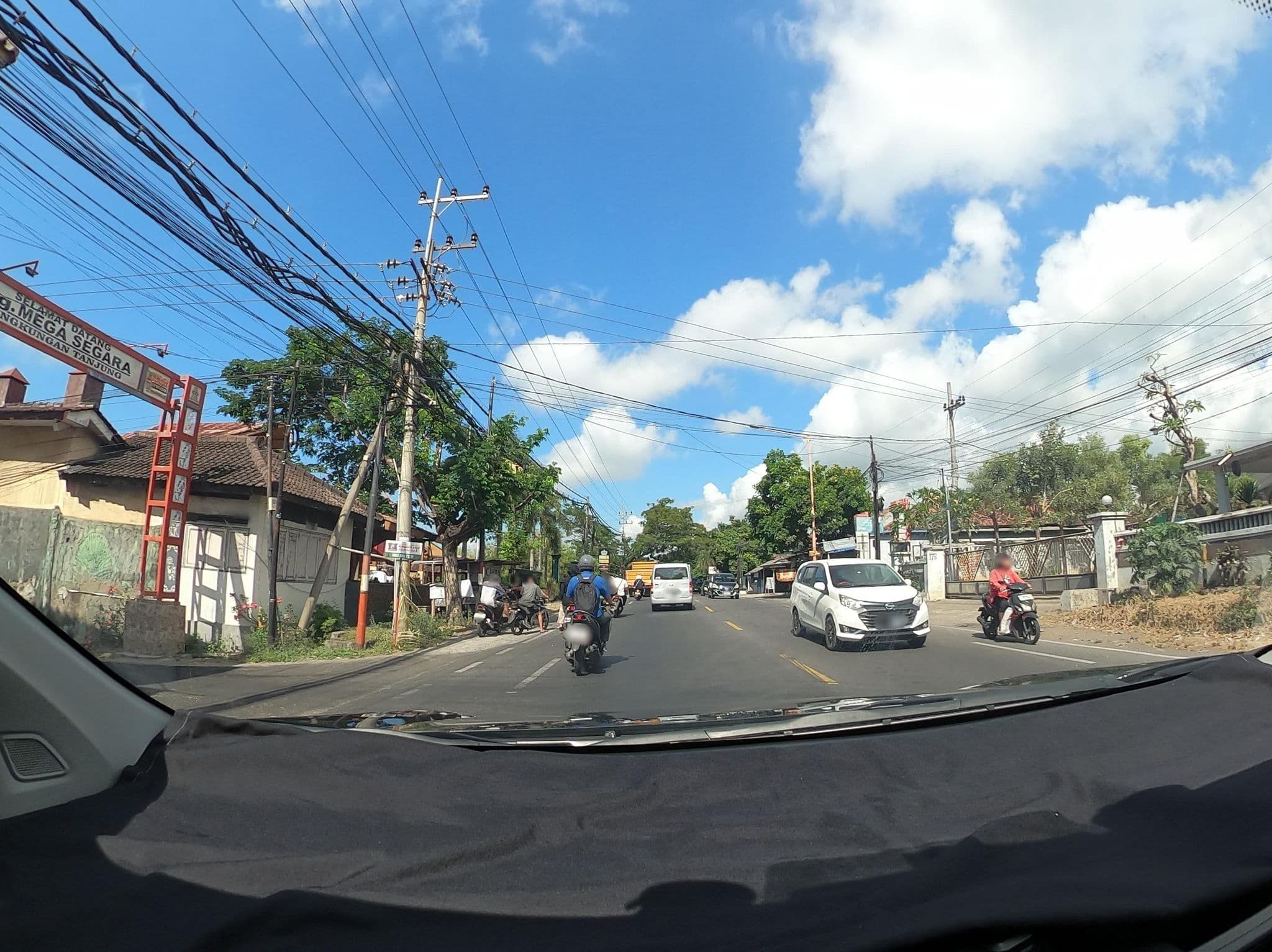 Street view near Permata Inn, Banyuwangi — © Kaart_Local (CC BY-SA · Mapillary)