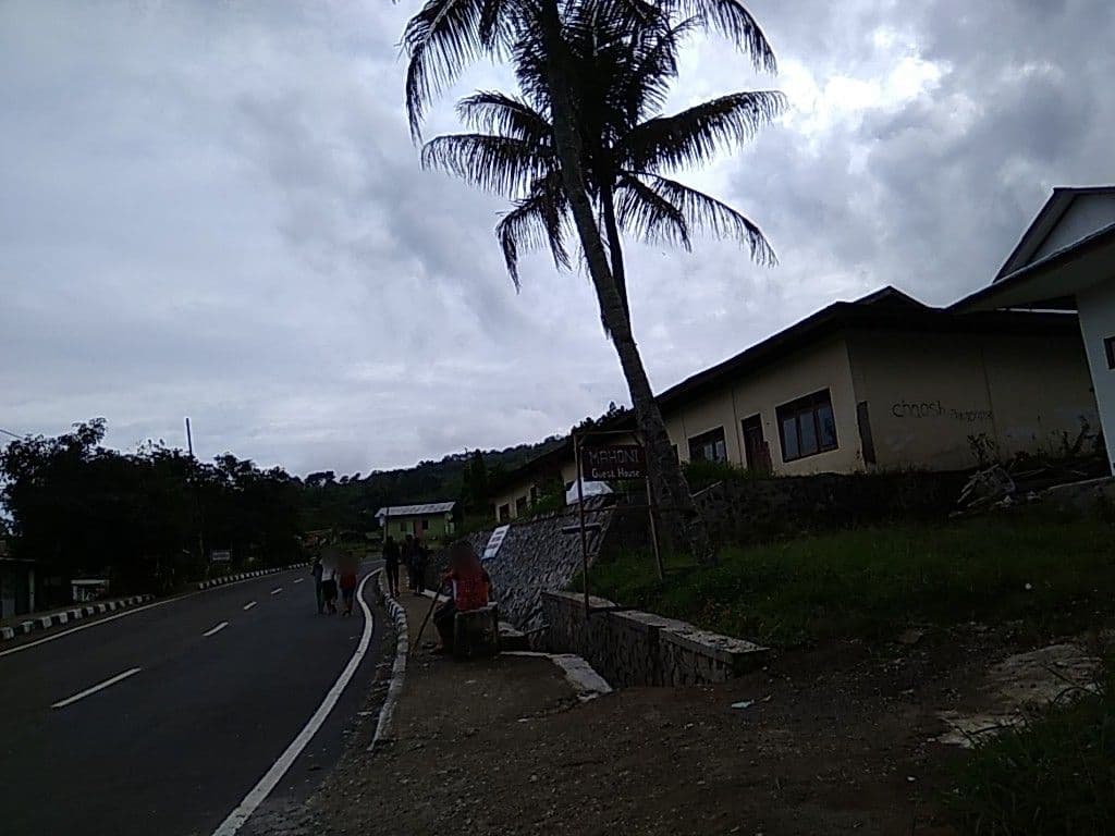 Street view near Mahoni Guesthouse, Ende — © rodionoff (CC BY-SA · Mapillary)