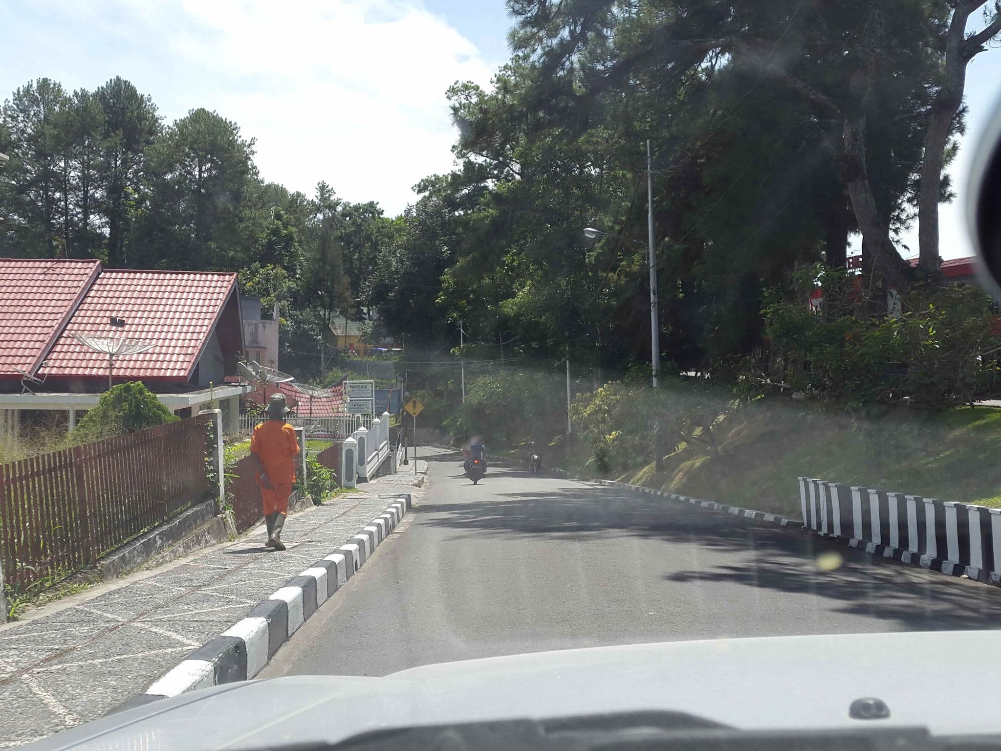 Street view near hotel Mountain View, Bukittinggi — © roadroid (CC BY-SA · Mapillary)