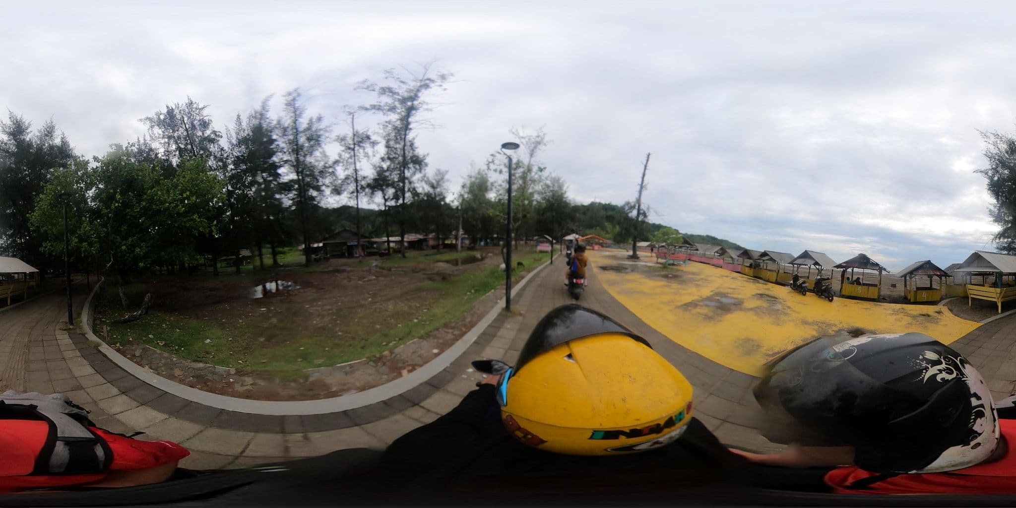 Street view near Adi Guesthouse, Padang — © rgtm_ryuiki (CC BY-SA · Mapillary)