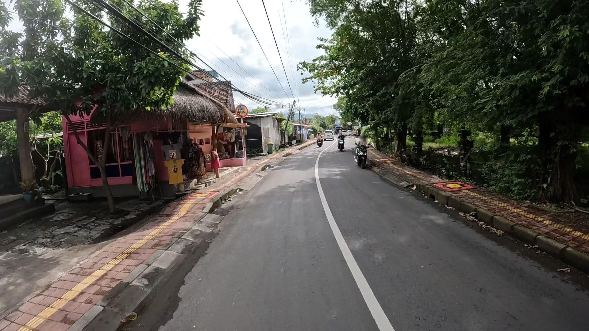 Street view near Warung Santa Fe and Bungalows, Amlapura — © lucomsky (CC BY-SA · Mapillary)