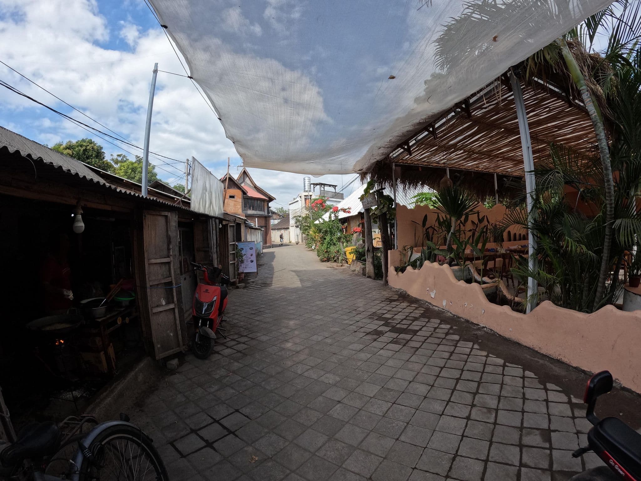Street view near Belindo Cottage, Gili Trawangan