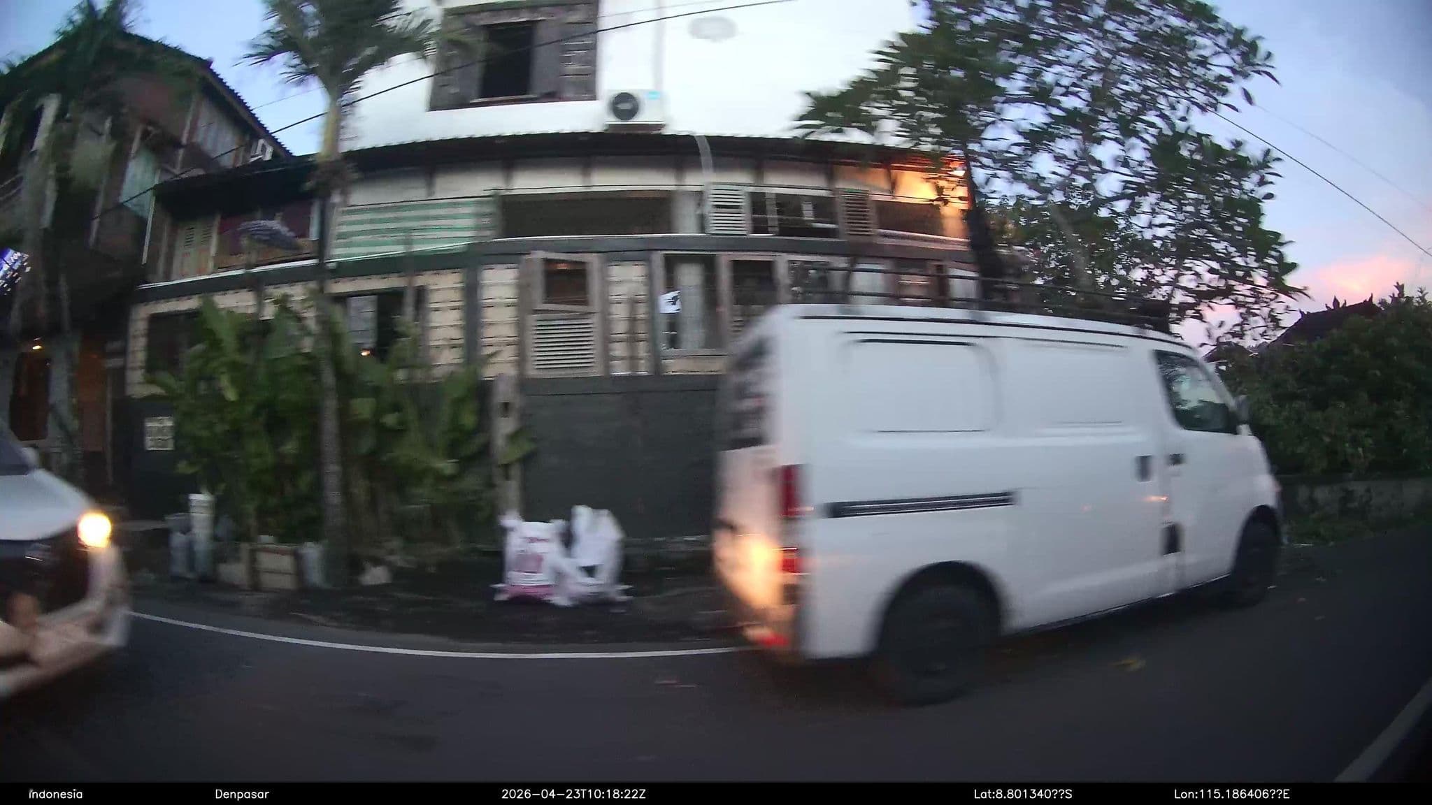 Street view near Bunga desa homestay and restaurant, Jimbaran — © Kaart---RIGHT (CC BY-SA · Mapillary)