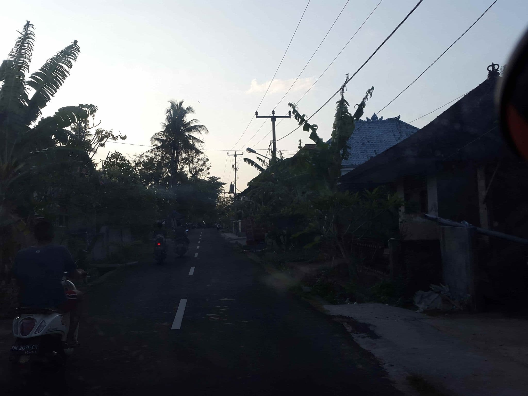 Street view near Swan Beach Inn, Klungkung