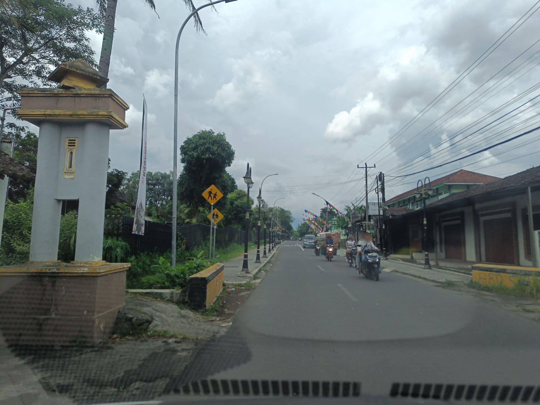 Street view near OYO 860 Rajasa Hotel, Muntilan — © hen0ch (CC BY-SA · Mapillary)