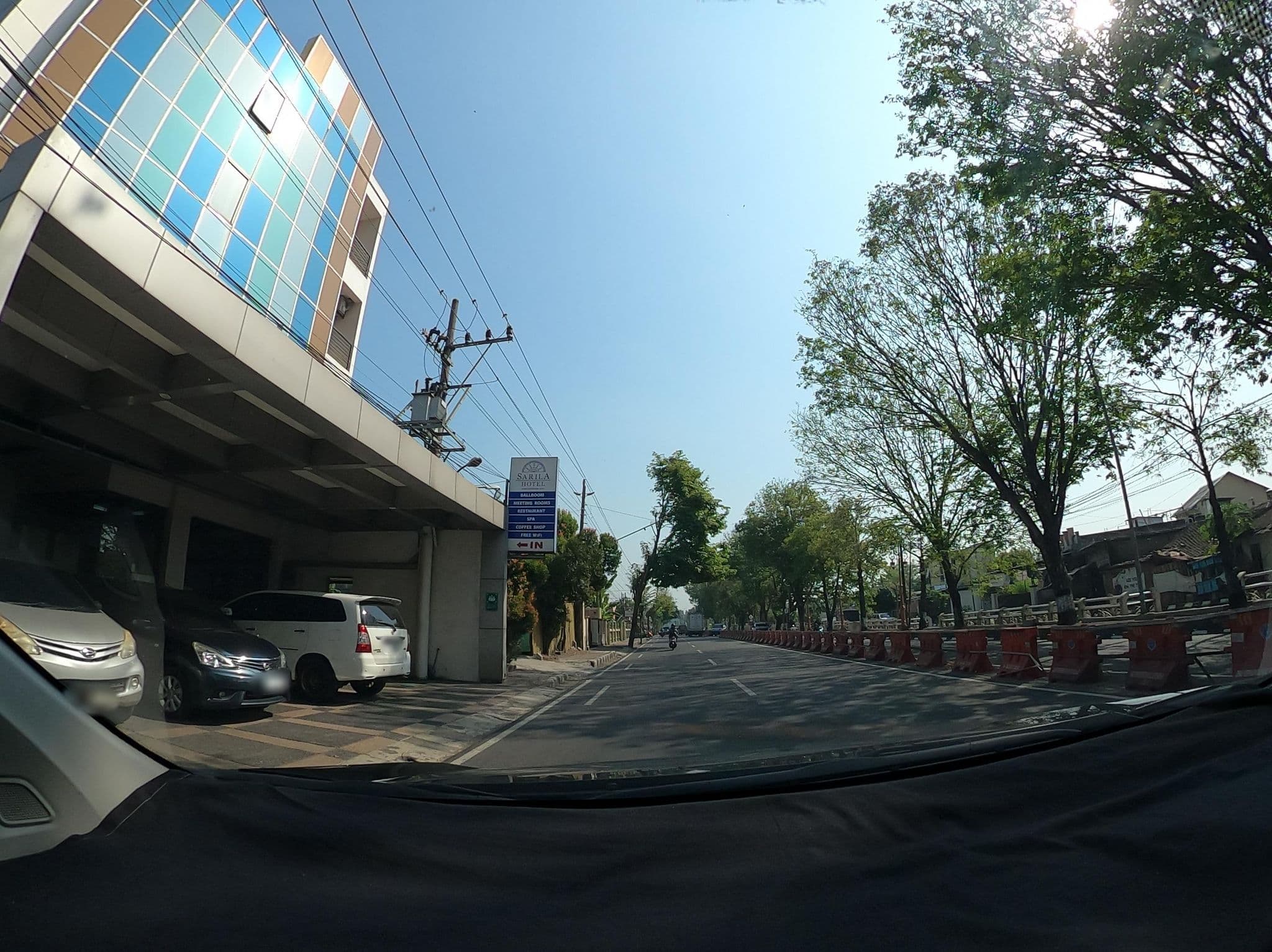 Street view near Sarila Hotel, Grogol — © Kaart_Local (CC BY-SA · Mapillary)