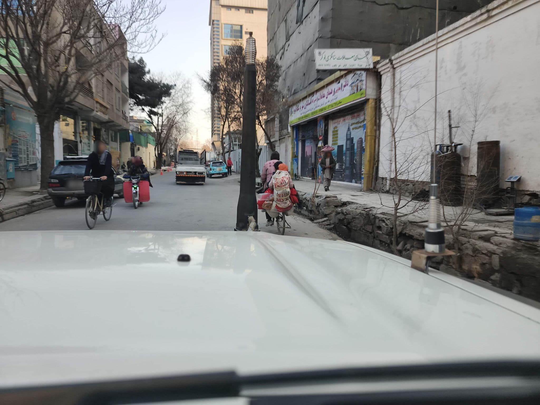 Street view near Yaran Herat Bastan guest house, Kabul — © benjidad (CC BY-SA · Mapillary)