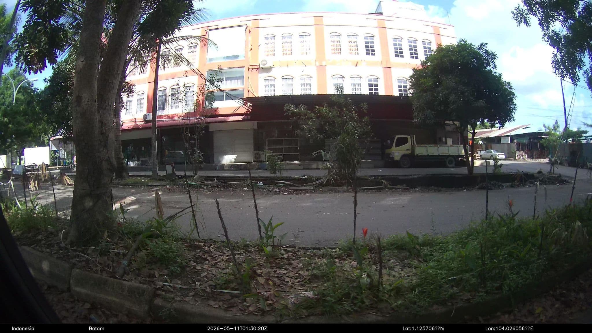 Street view near Venesia Hotel, Batam — © Kaart---RIGHT (CC BY-SA · Mapillary)