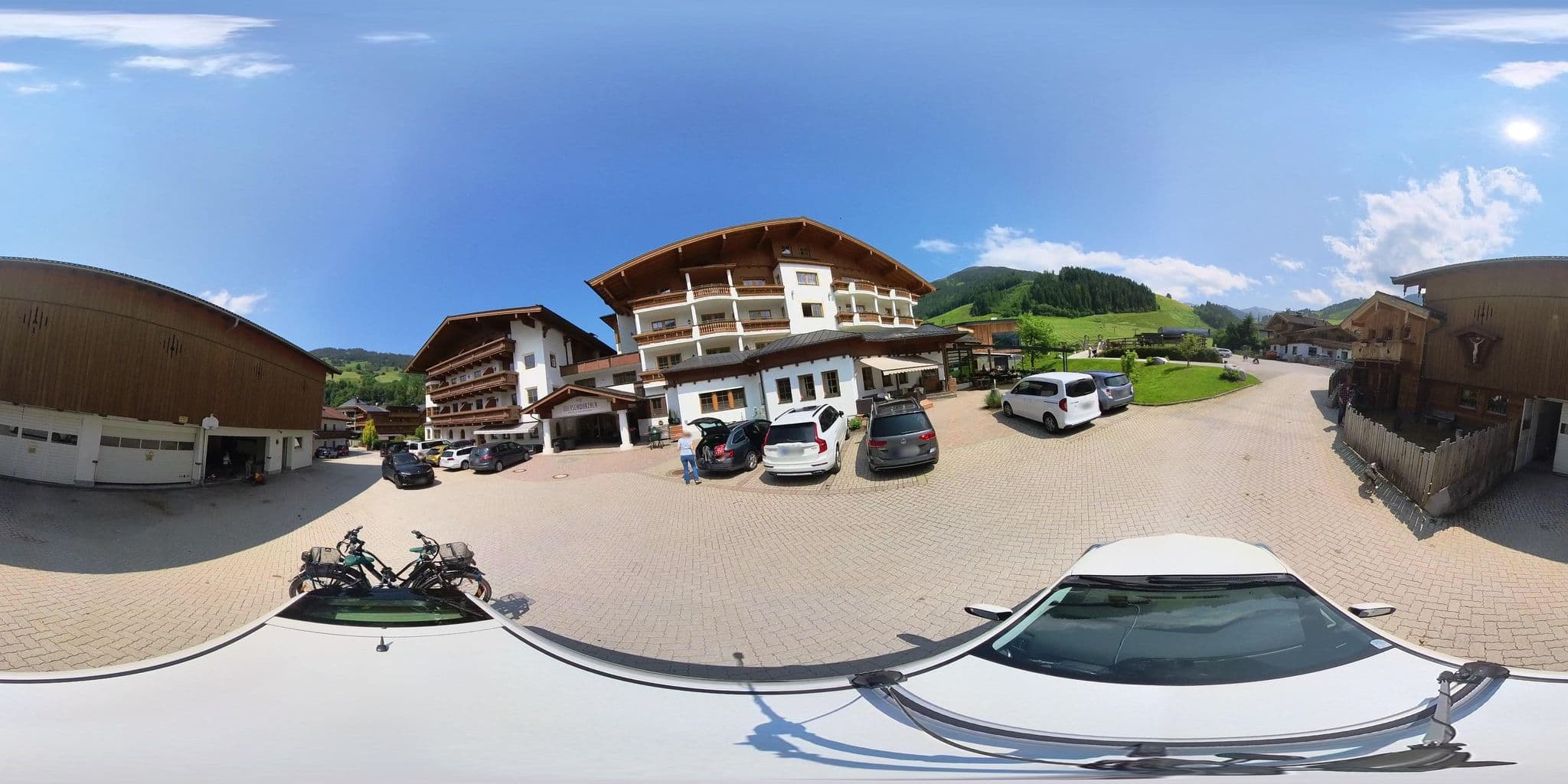 Street view near Hotel Oberschwarzach, Hinterglemm — © osmplus_org (CC BY-SA · Mapillary)