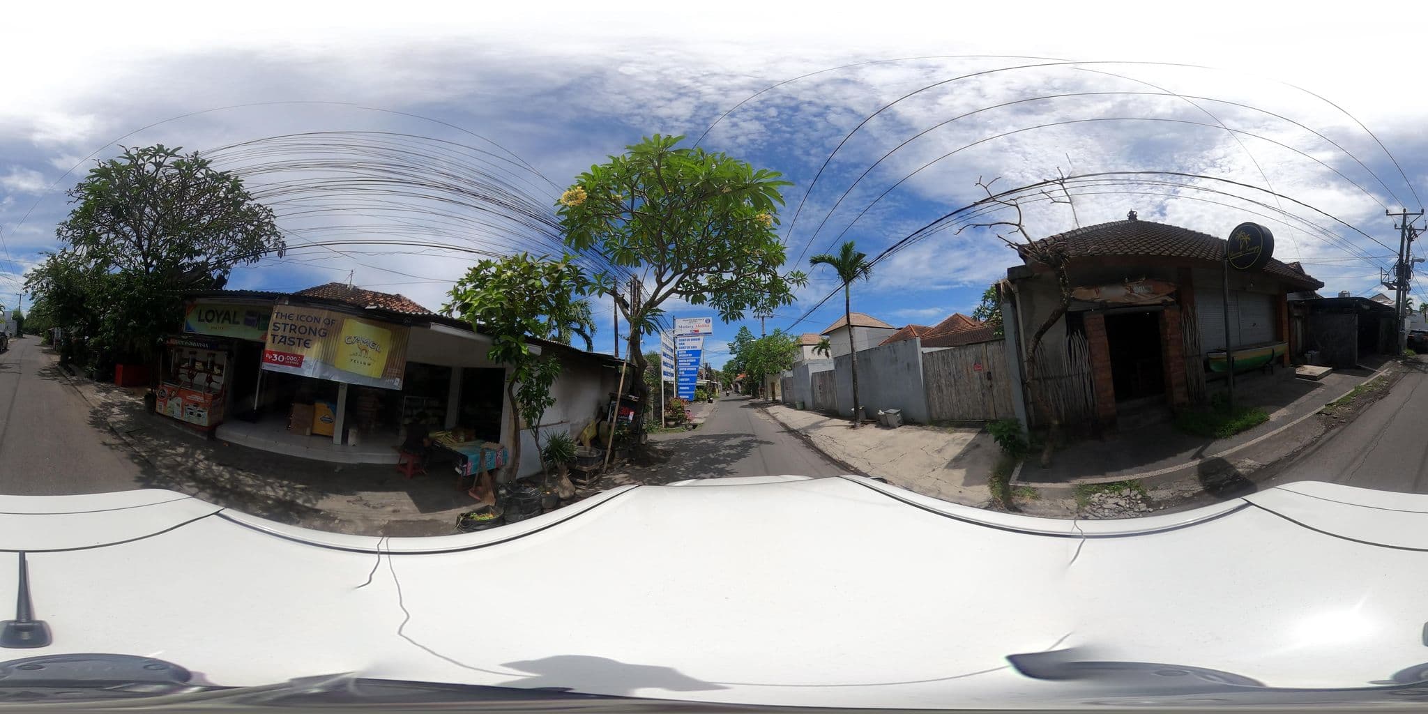 Street view near Kubu Kumpy, Sanur