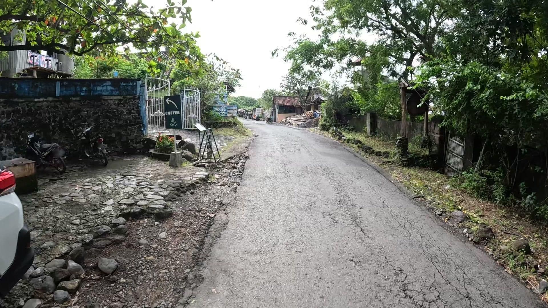 Street view near Villa Ty-Mor, Amlapura