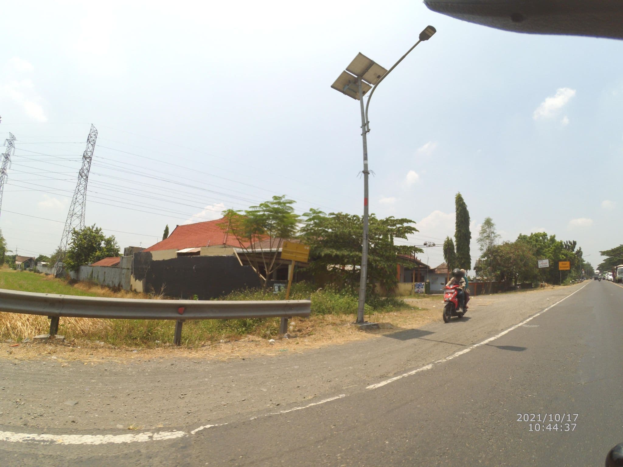 Street view near De Resort Hotel & Karaoke, Mojokerto — © maphunter_id (CC BY-SA · Mapillary)