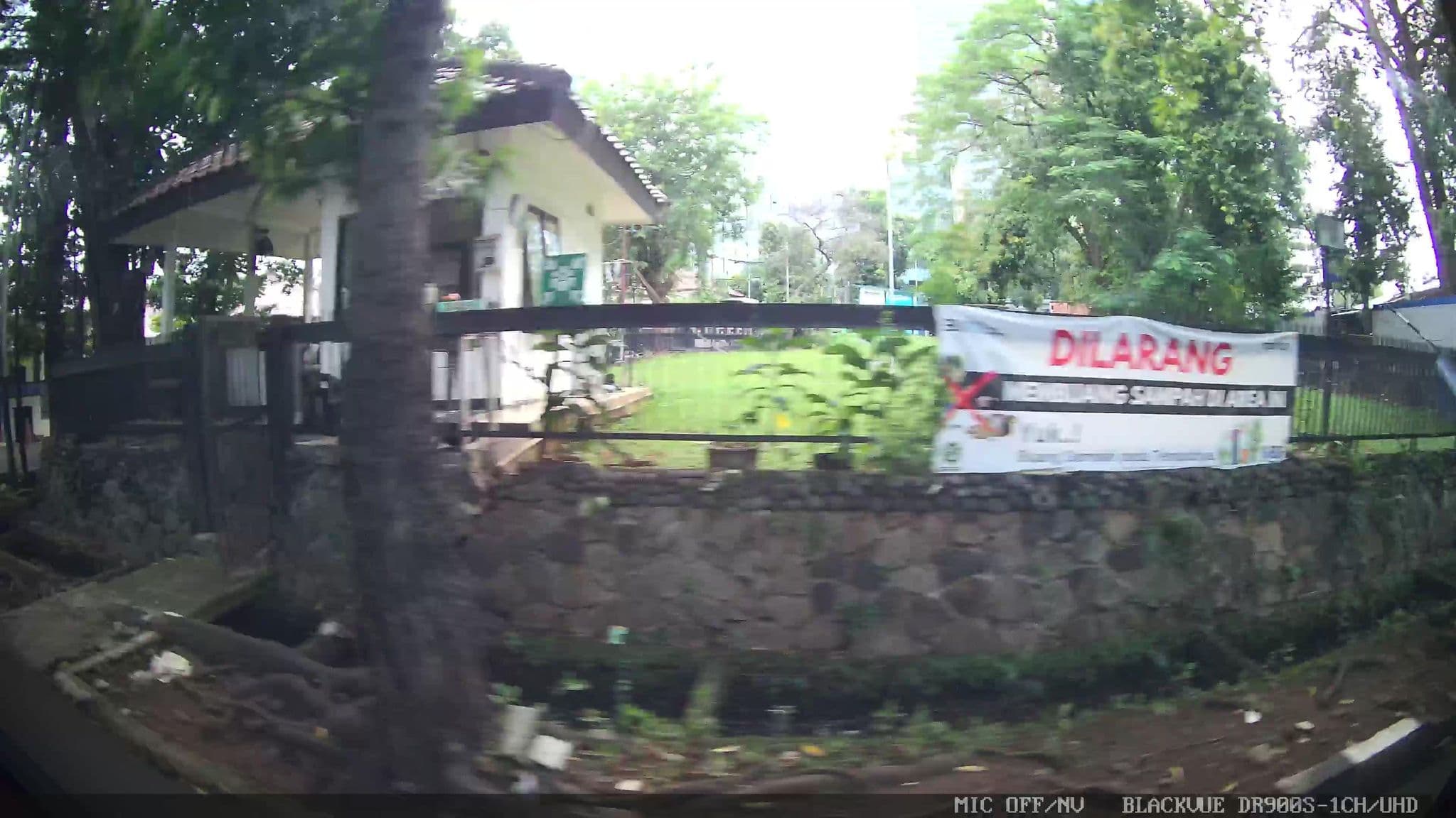 Street view near Kompleks Bank Mandiri Griya Bumi Slipi, Jakarta — © Kaart---LEFT (CC BY-SA · Mapillary)