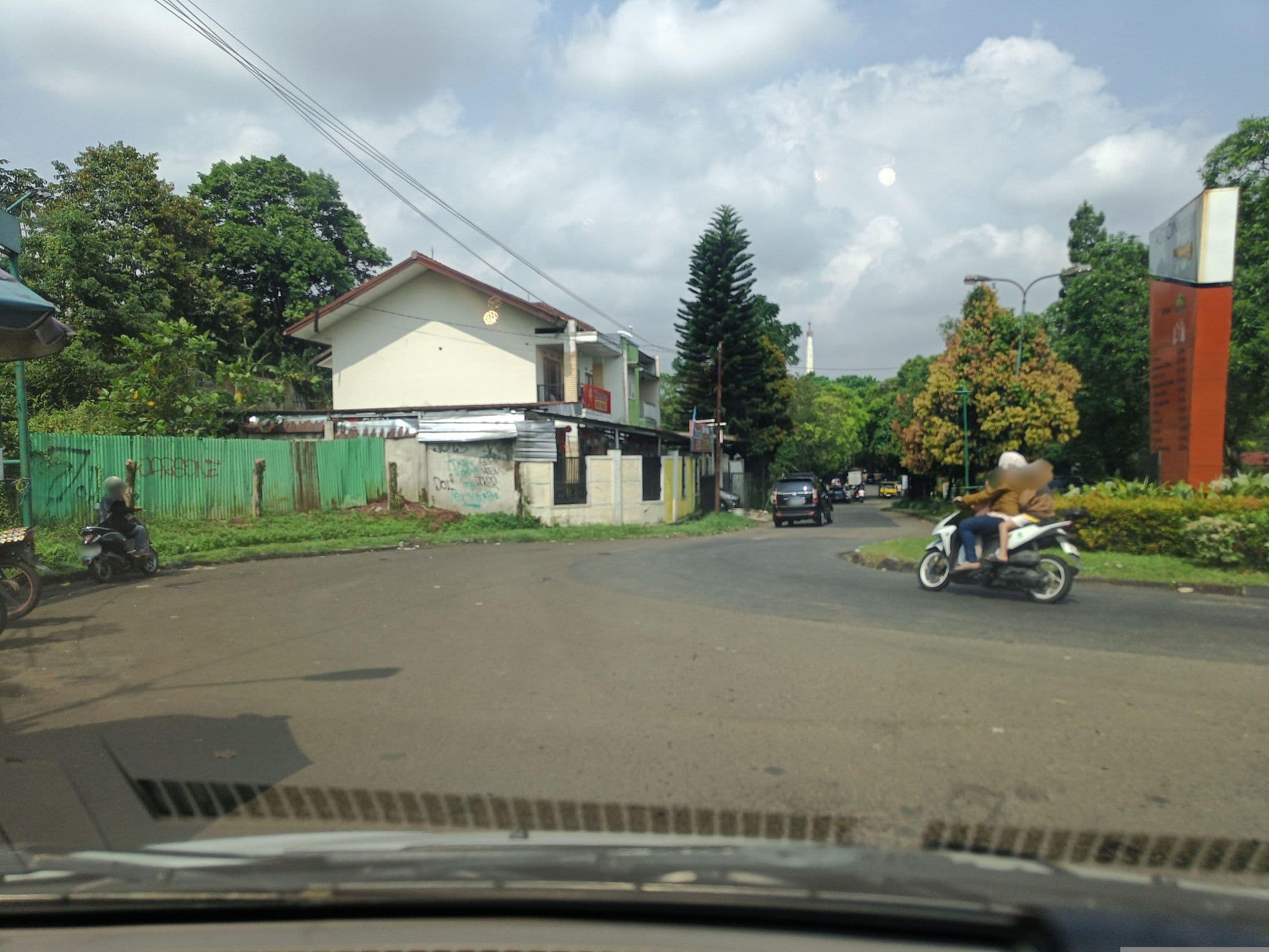 Street view near Issam, Bogor — © hen0ch (CC BY-SA · Mapillary)