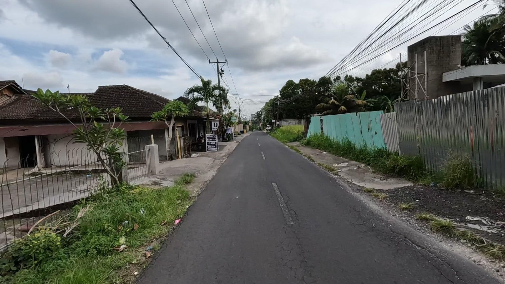 Street view near Vila Jiwa, Ubud