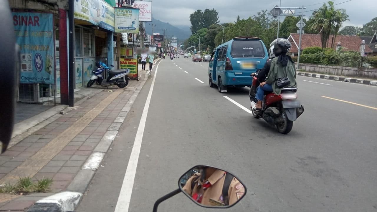 Street view near Bogor Indah Nirwana Hotel, Caringin — © Fikry (CC BY-SA · Mapillary)