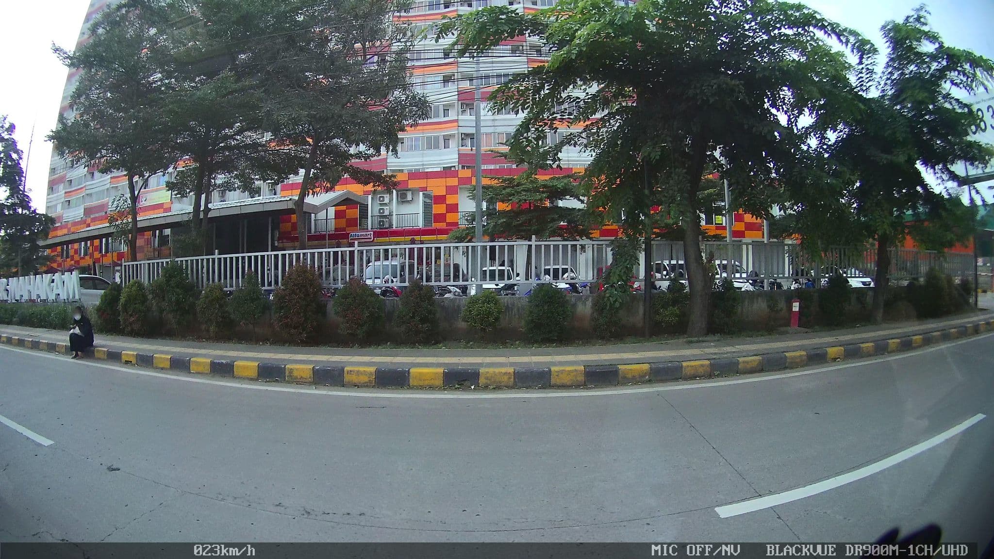 Street view near OYO 2942 Apartement River View Jababeka, Cikarang — © kaart_2 (CC BY-SA · Mapillary)