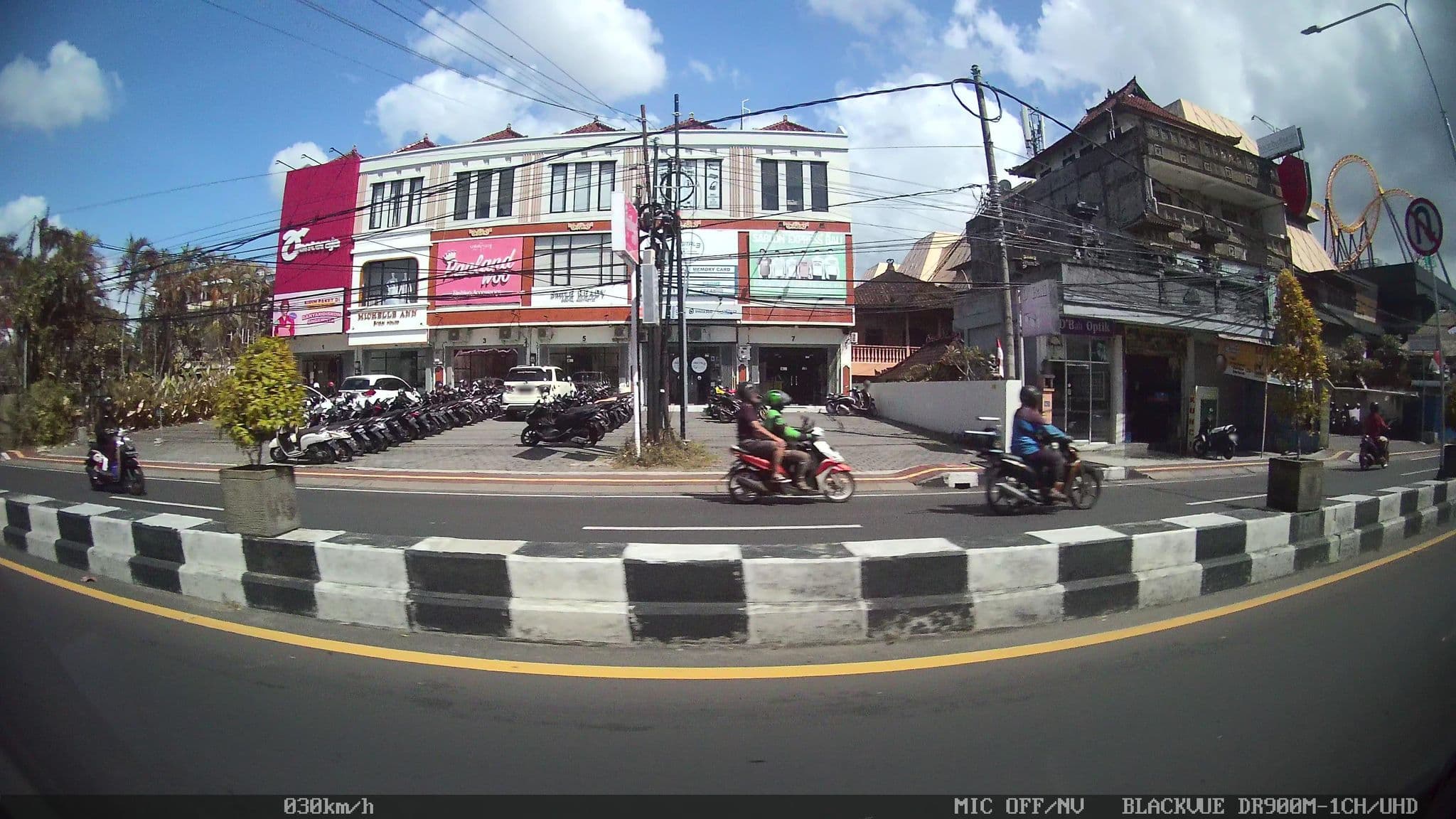 Street view near Casa Lotus Residence Pemecutan Klod, Legian