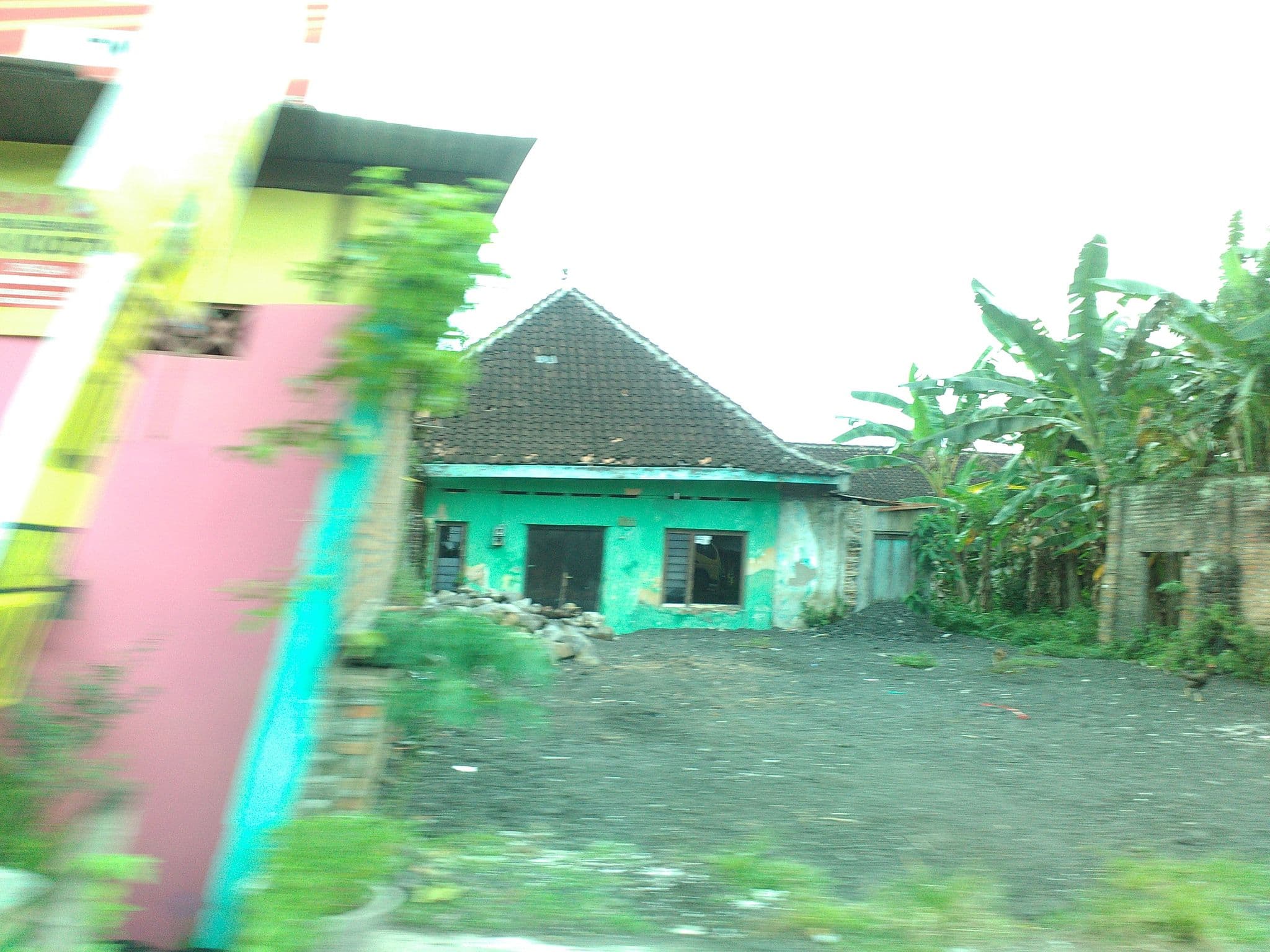Street view near Hotel Srikandi, Pokak — © arizalkawamuna (CC BY-SA · Mapillary)