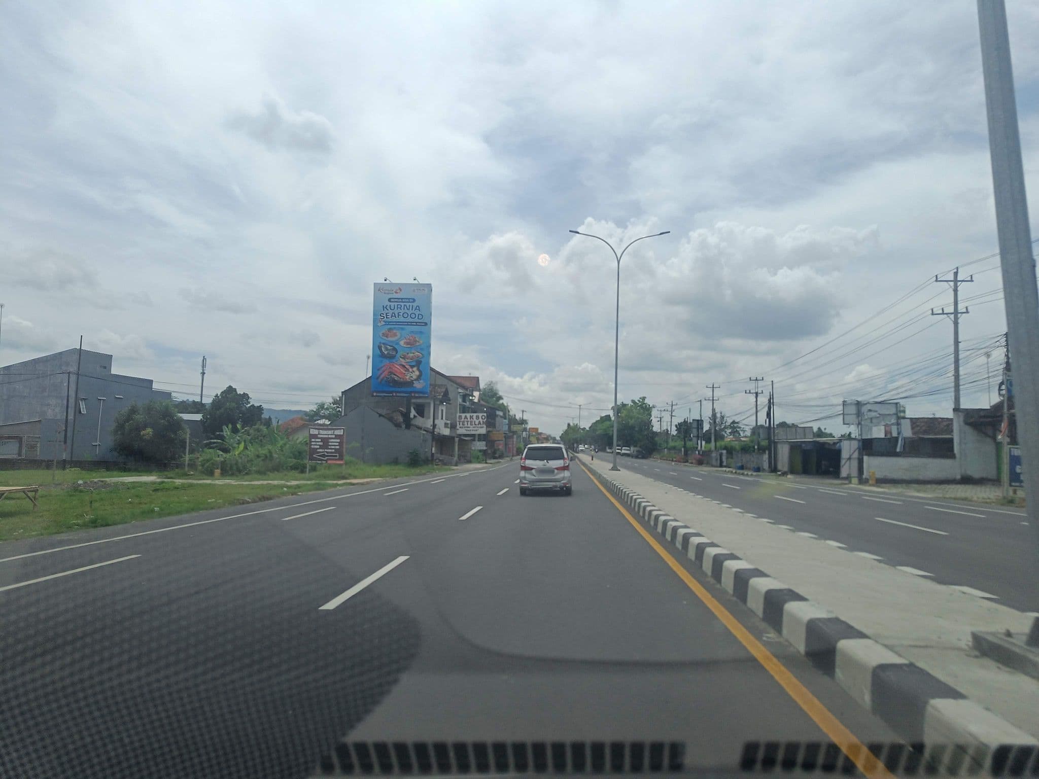 Street view near Hotel Pratiwi, Jogonalan — © hen0ch (CC BY-SA · Mapillary)