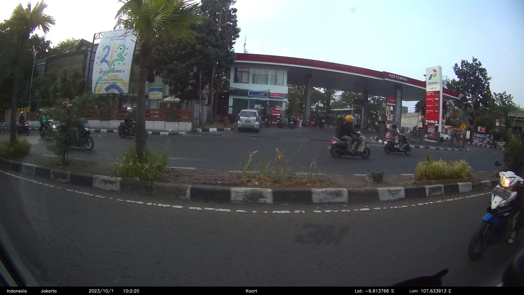 Street view near Hotel Bandung Permai, Bandung — © kaart5 (CC BY-SA · Mapillary)