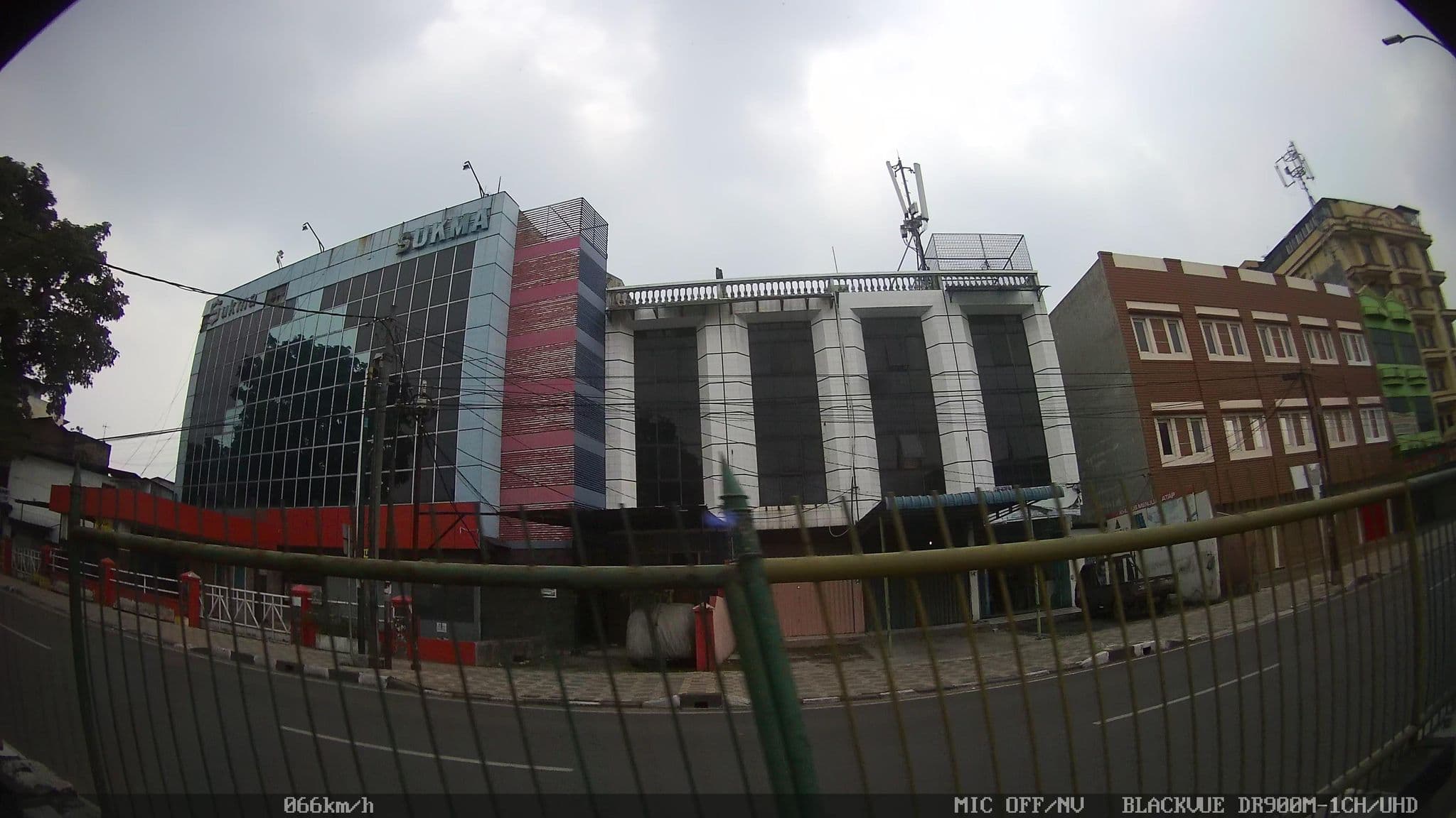 Street view near OYO 687 Residence Hotel Syariah, Medan — © kaart_2 (CC BY-SA · Mapillary)