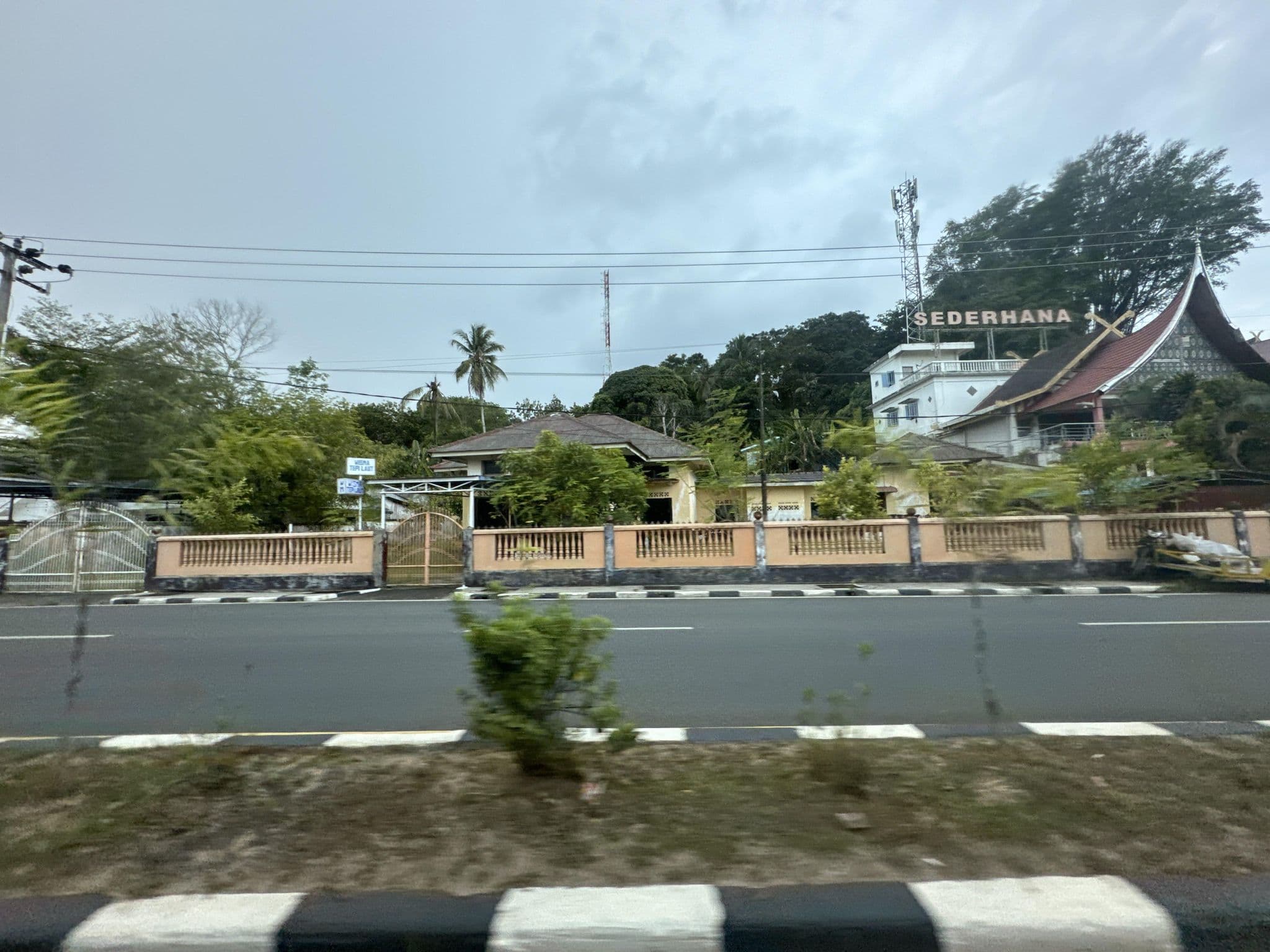 Street view near Wisma Tepi Laut, Tanjung Pinang — © filipb (CC BY-SA · Mapillary)