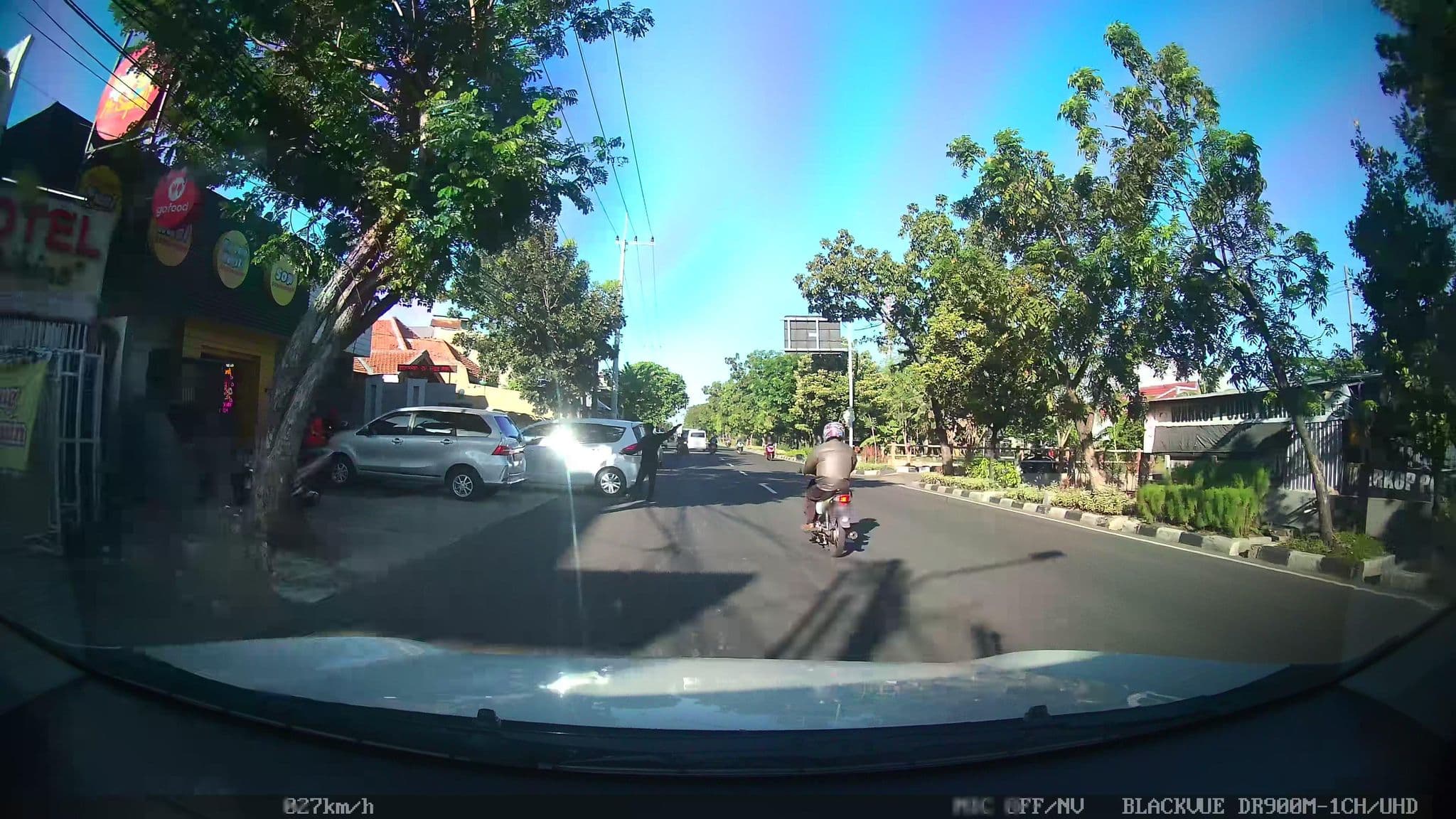 Street view near Hotel Iris Rungkut Madya, Gedangan — © kaart_2 (CC BY-SA · Mapillary)