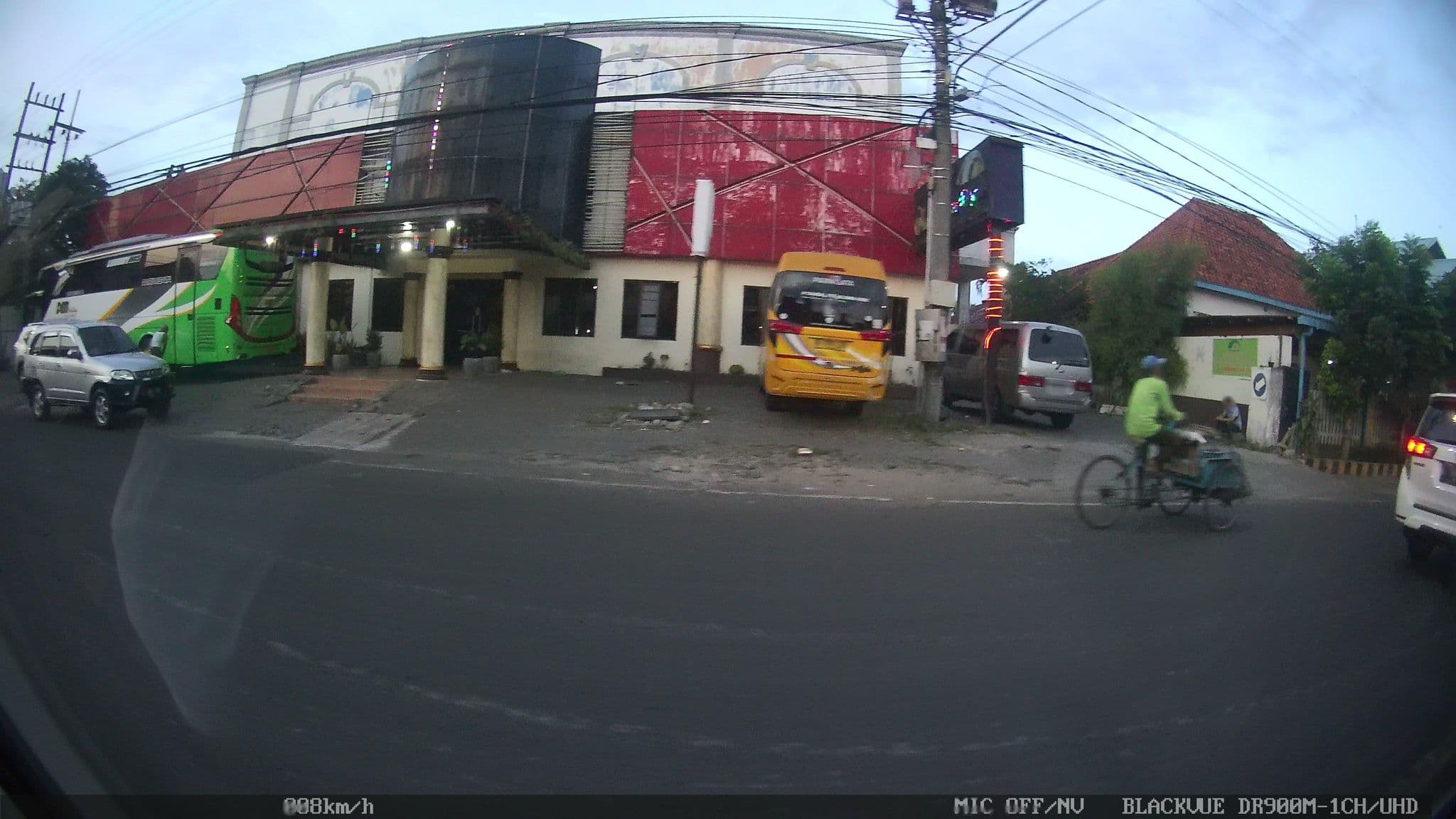 Street view near Hotel Istana Permata, Surabaya — © kaart_2 (CC BY-SA · Mapillary)