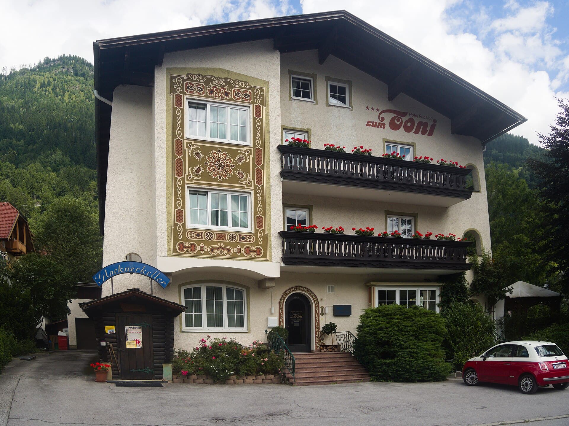 Hotel zum Toni (via Wikimedia Commons, CC BY-SA 4.0)