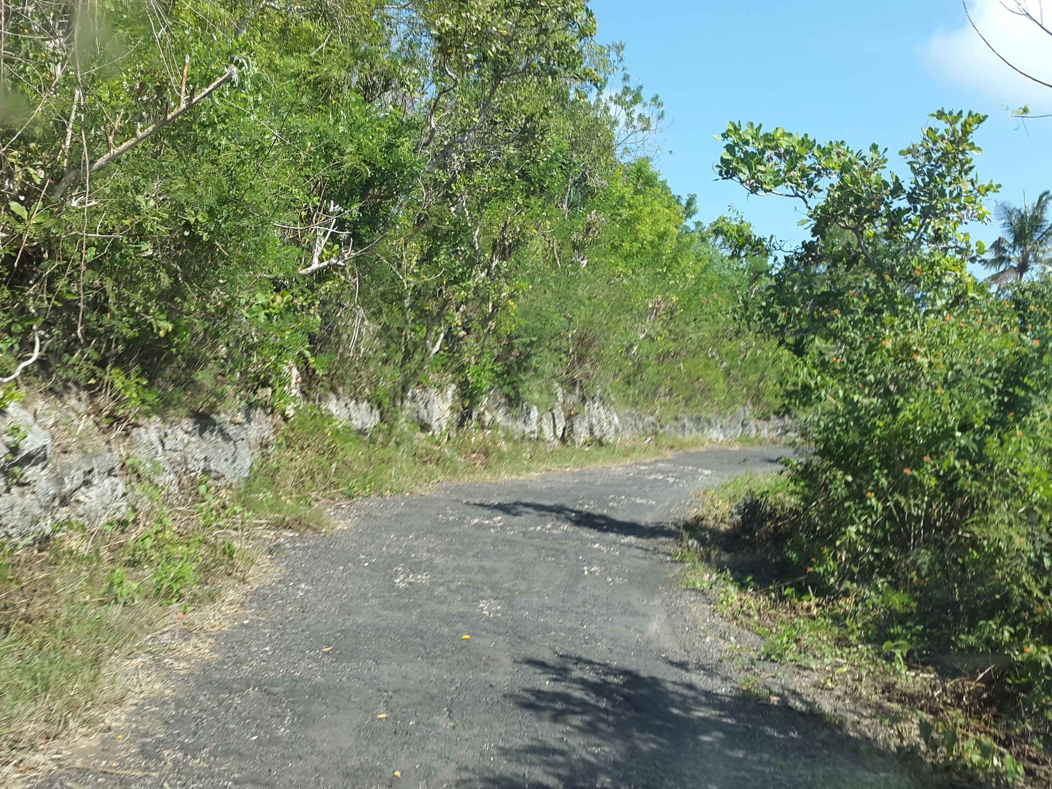 Street view near Sebuluh sunset hills, Klungkung