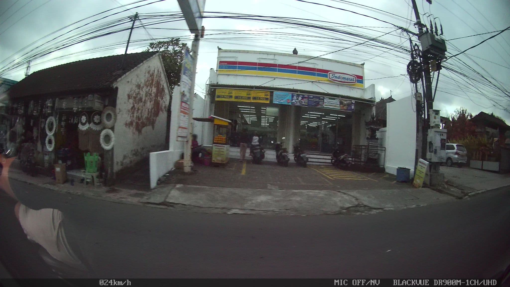 Street view near Anggrek Mas Bed and Breakfast, Ubud — © kaart_1 (CC BY-SA · Mapillary)