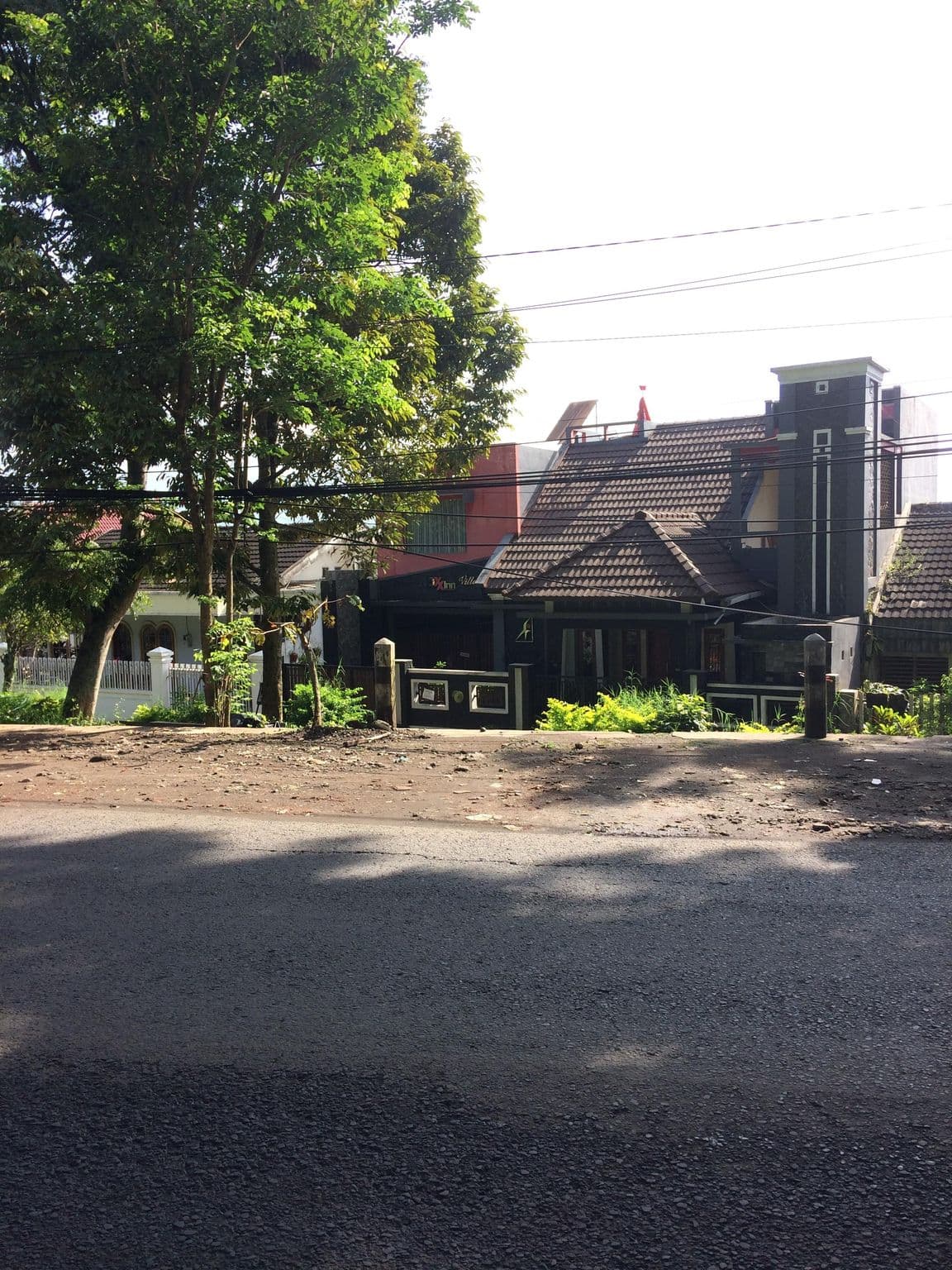 Street view near Urbanview Hotel Omah Anin Batu, Batu — © maphunter_id (CC BY-SA · Mapillary)