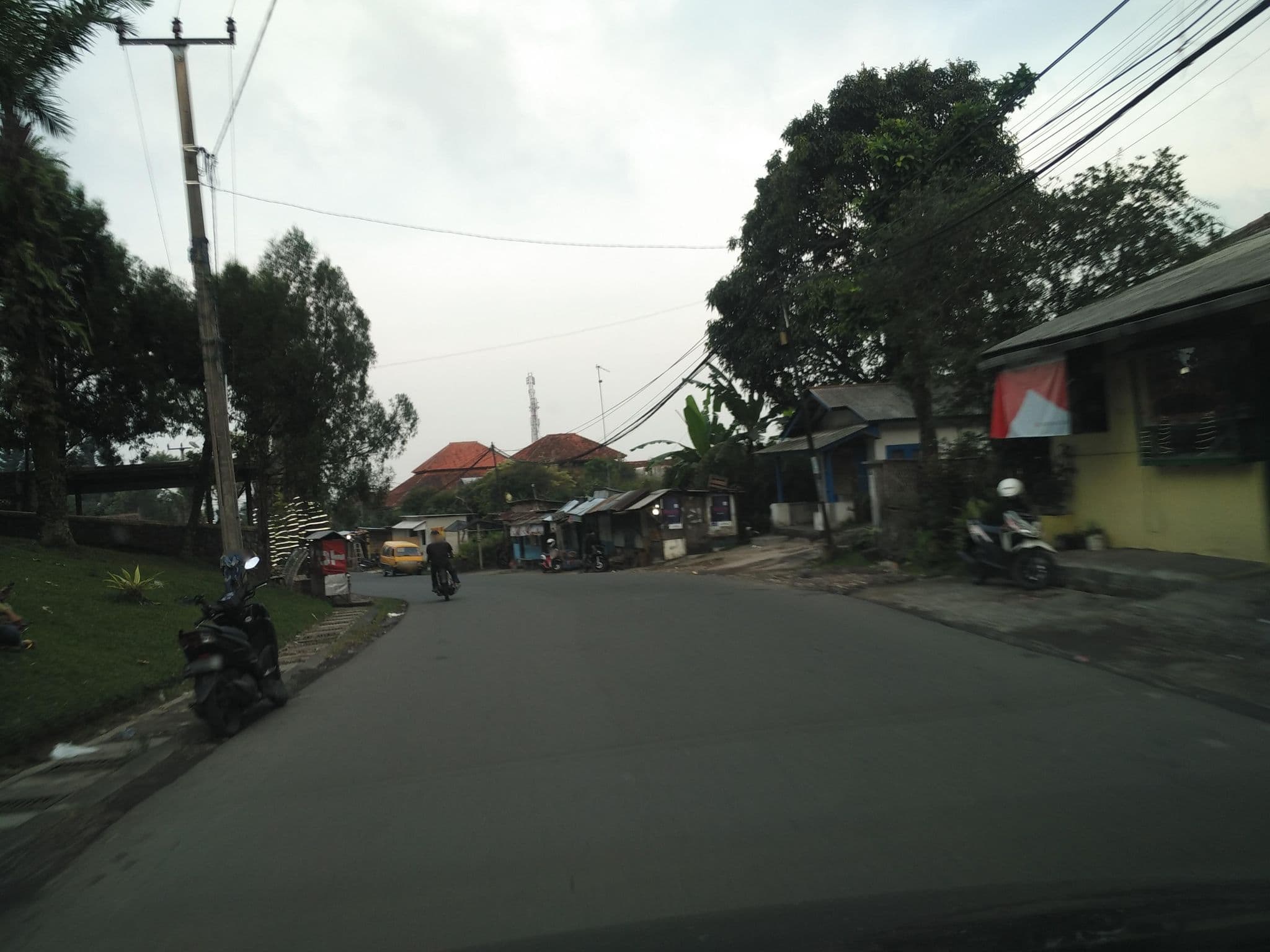 Street view near Villa Kota Bunga Cipanas - Adam, Cianjur — © roadroid (CC BY-SA · Mapillary)