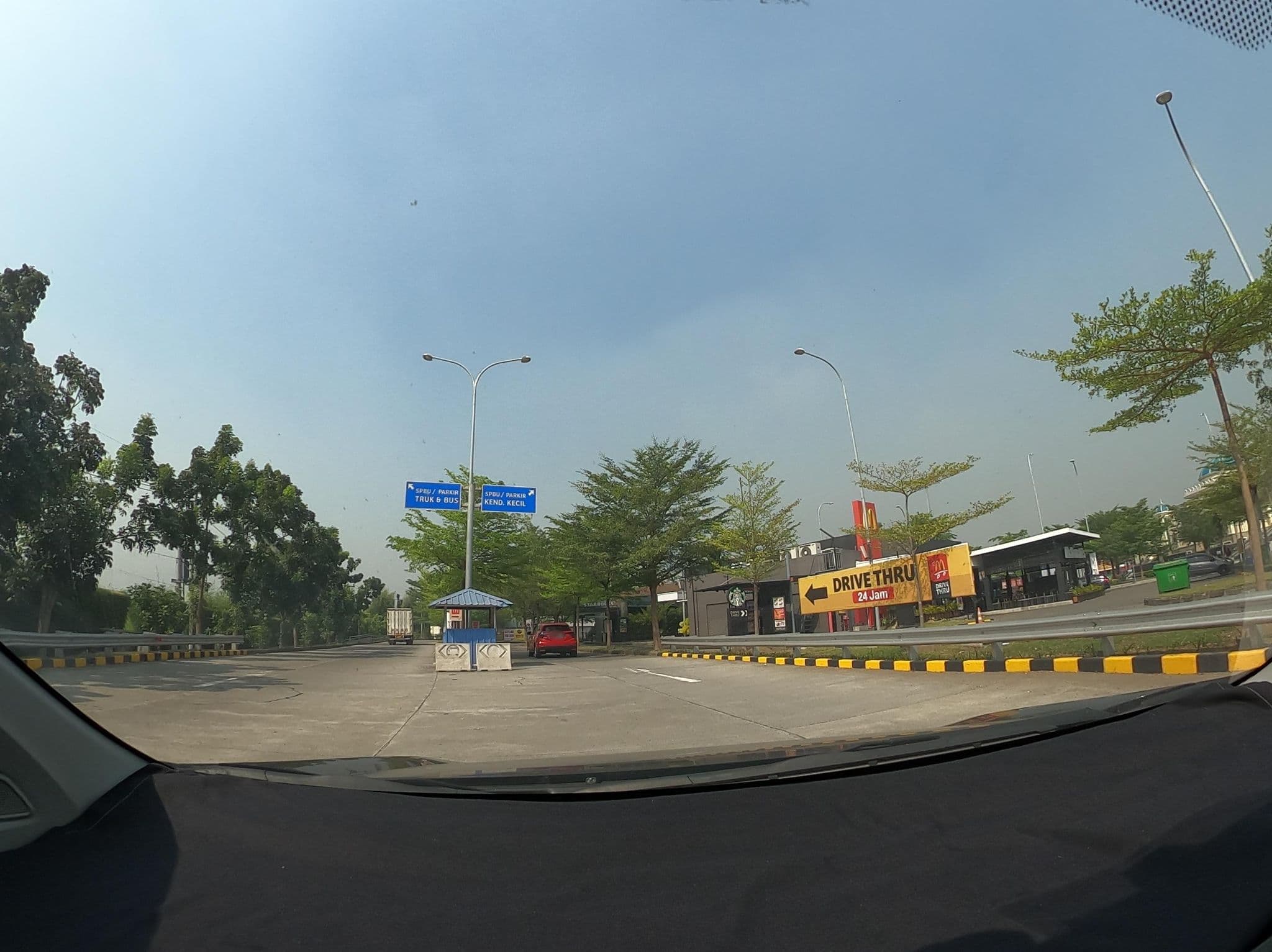 Street view near Rest Area 726 Mojokerto, Krian — © Kaart_Local (CC BY-SA · Mapillary)
