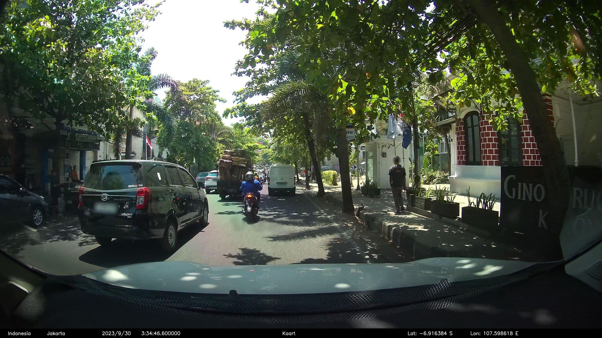 Street view near Gino Feruci Kebonjati Hotel, Bandung
