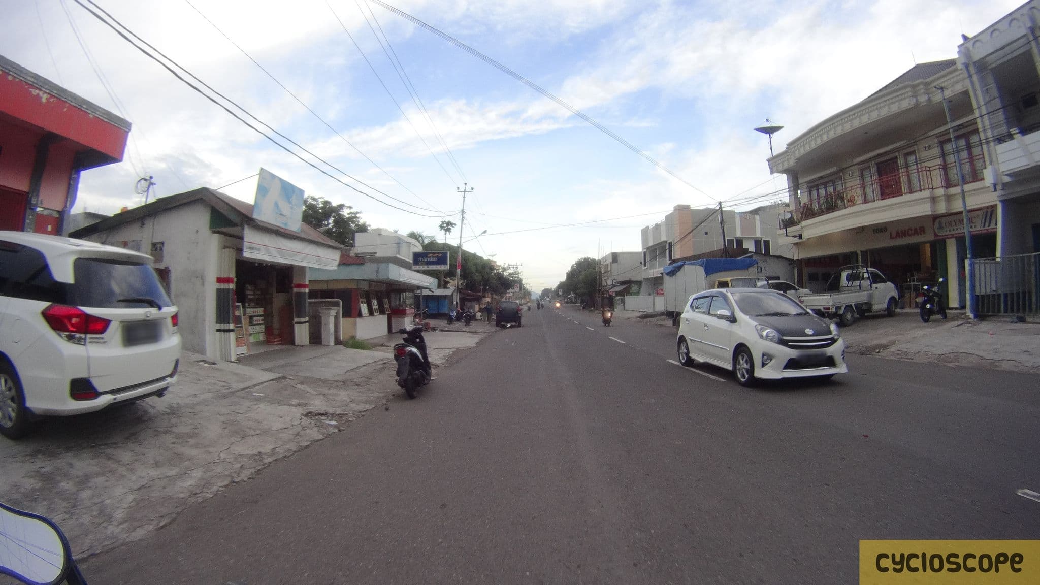 Street view near Berlian Hotel, Ende — © cycloscope (CC BY-SA · Mapillary)