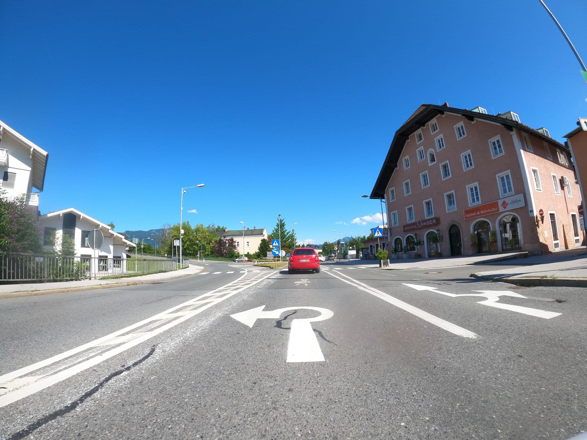 Street view near Hafnerwirt, Hallein — © phitec (CC BY-SA · Mapillary)