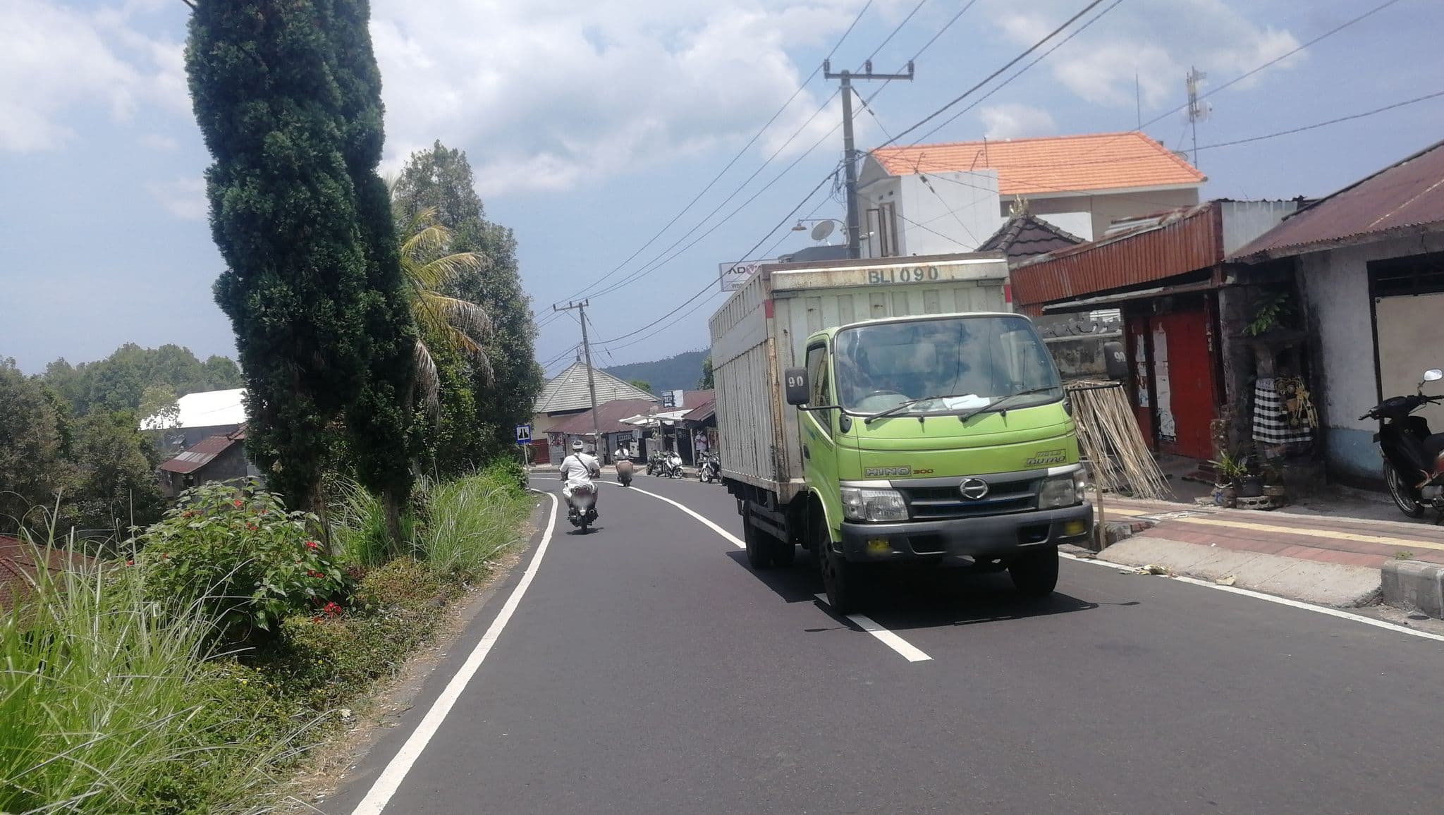 Street view near Dong Parloh Hostel, Munduk — © thewayofmando (CC BY-SA · Mapillary)