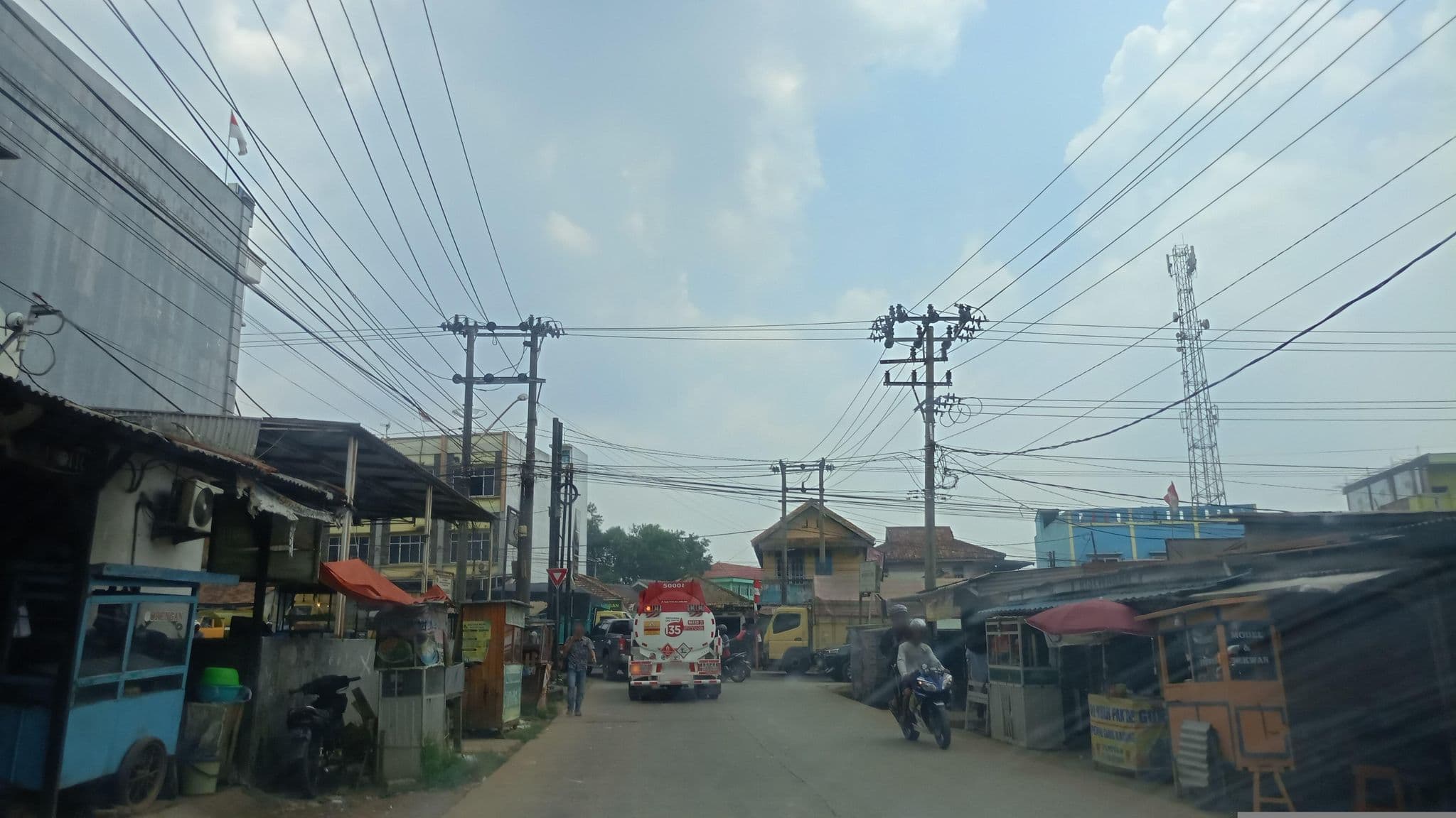 Street view near Kemplang Mario, Palembang — © Kaart_Local (CC BY-SA · Mapillary)